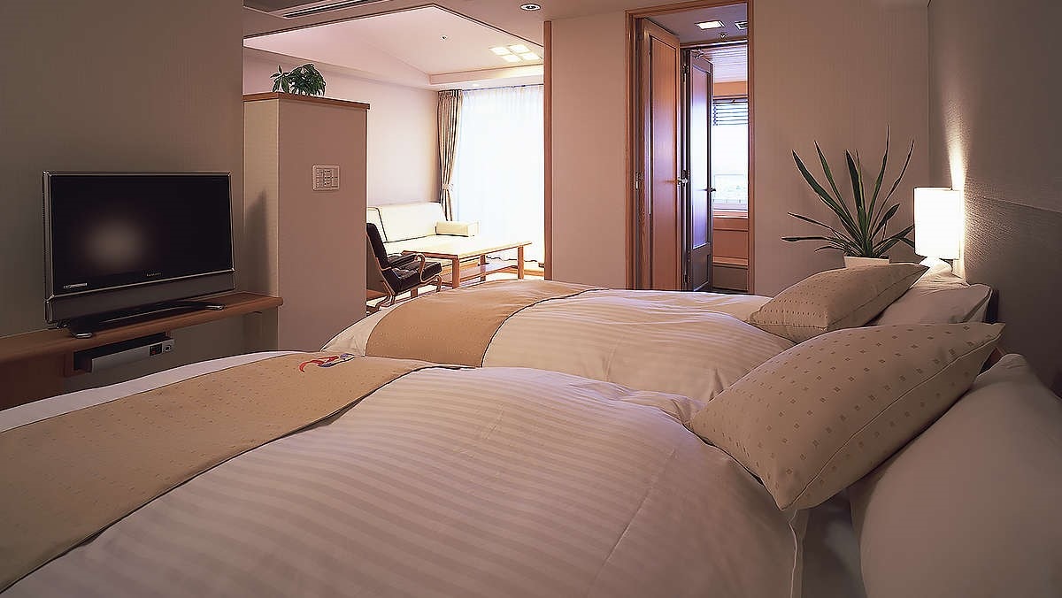 [Room with open-air bath] In addition to twin beds, a sofa bed can be added to accommodate up to 3 people.