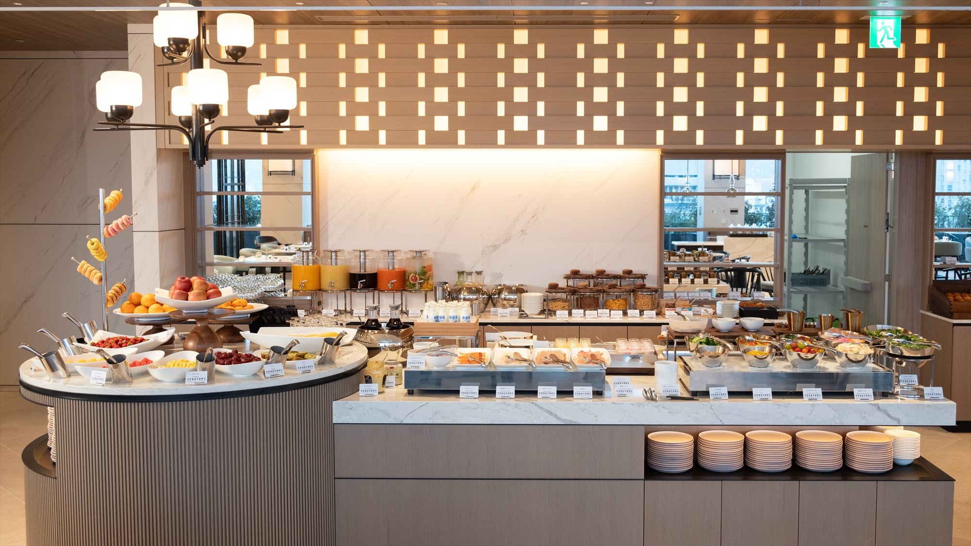 บุฟเฟ่ต์สไตล์ญี่ปุ่น ตะวันตก และจีน ที่ใช้วัตถุดิบชั้นเลิศจากนางาซากิและส่วนอื่นๆ ของเกาะคิวชู