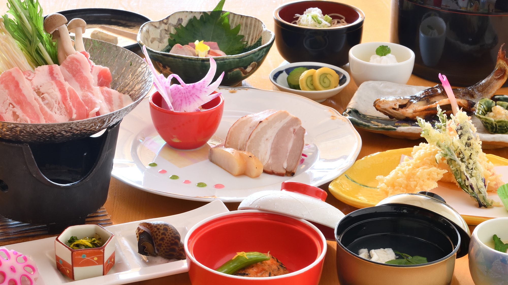 *[升級晚餐範例] 這是一盤普通餐點，增加了一盤天婦羅、肉或魚。