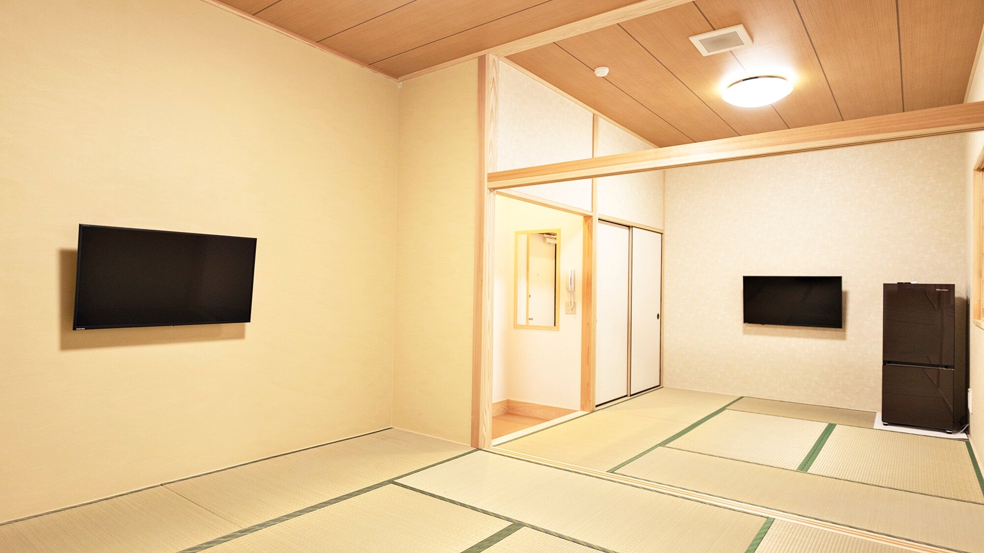 [Room example] Japanese style room (large room). Because it is a Japanese-style room with tatami mats, the feeling of openness when lying down on the tatami mats is the best!