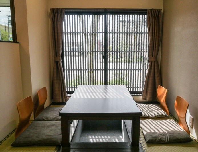 A raised area for the sunken kotatsu