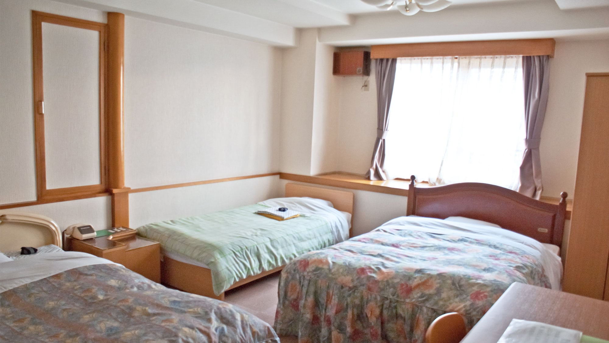 [Triple] A triple room equipped with one single bed and two double beds.
