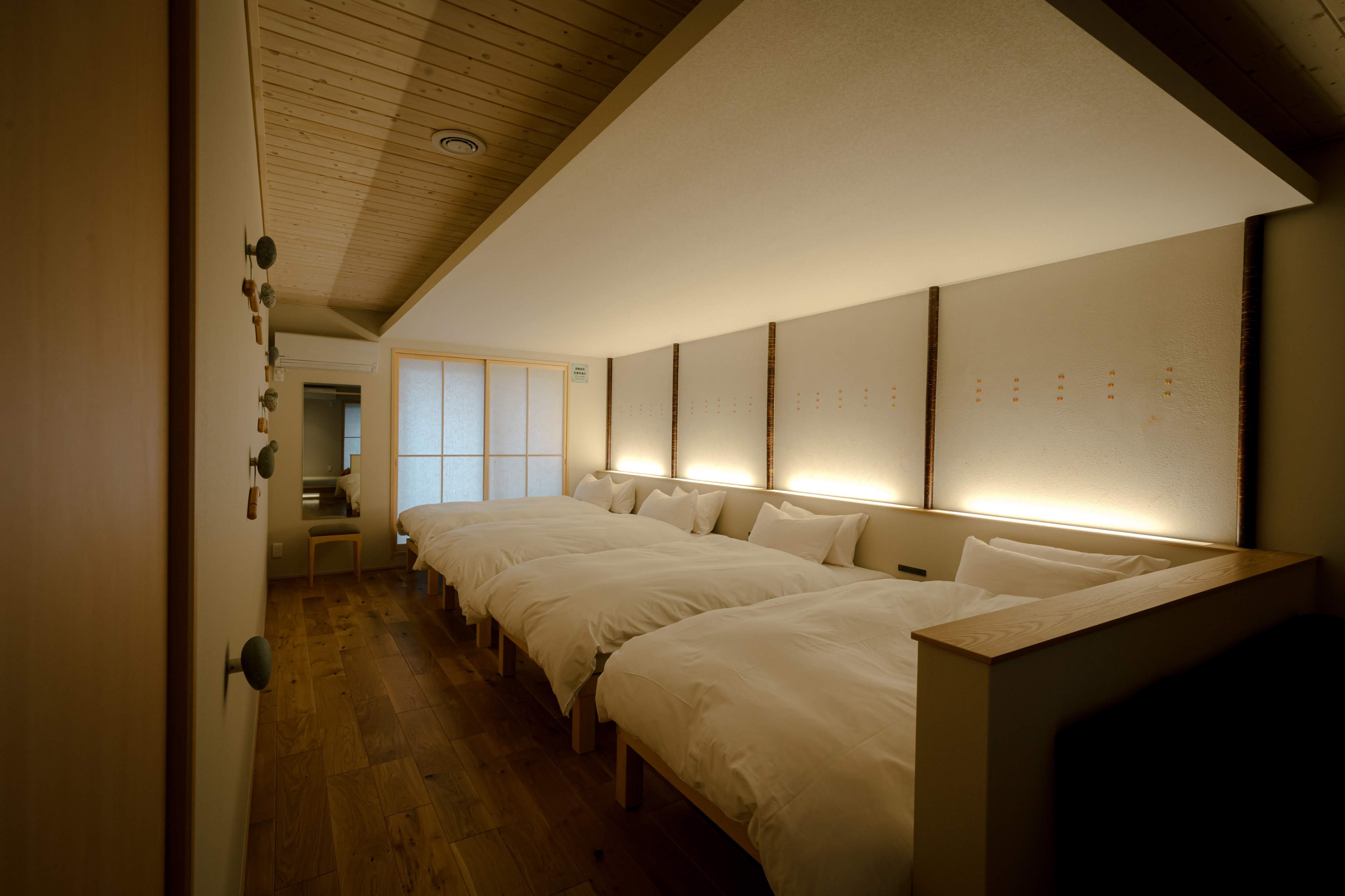 Deluxe 6-Bed Room
