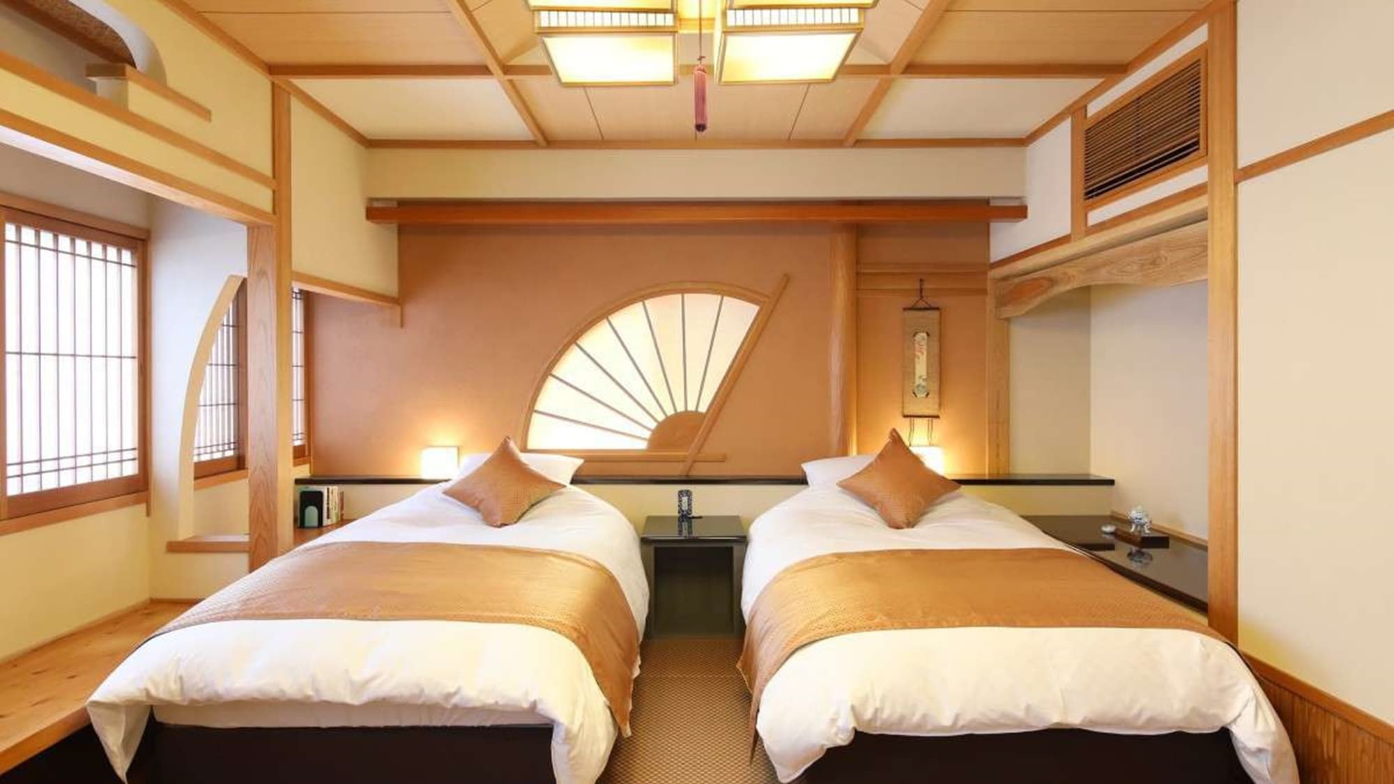 Kamar Jepang modern dengan tempat tidur twin di atas tikar tatami .