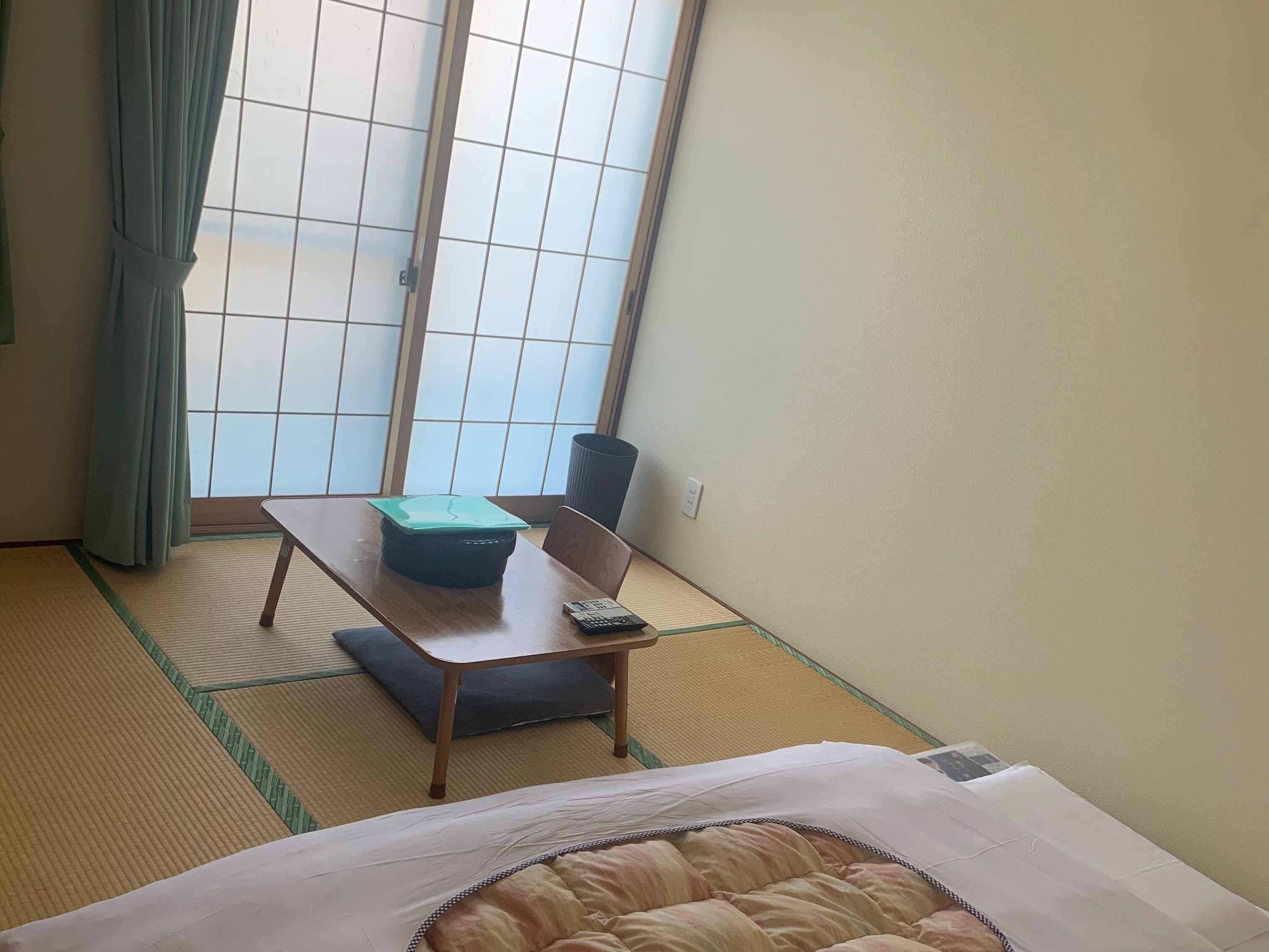 Kamar tatami 6 bebas rokok dengan toilet terpisah