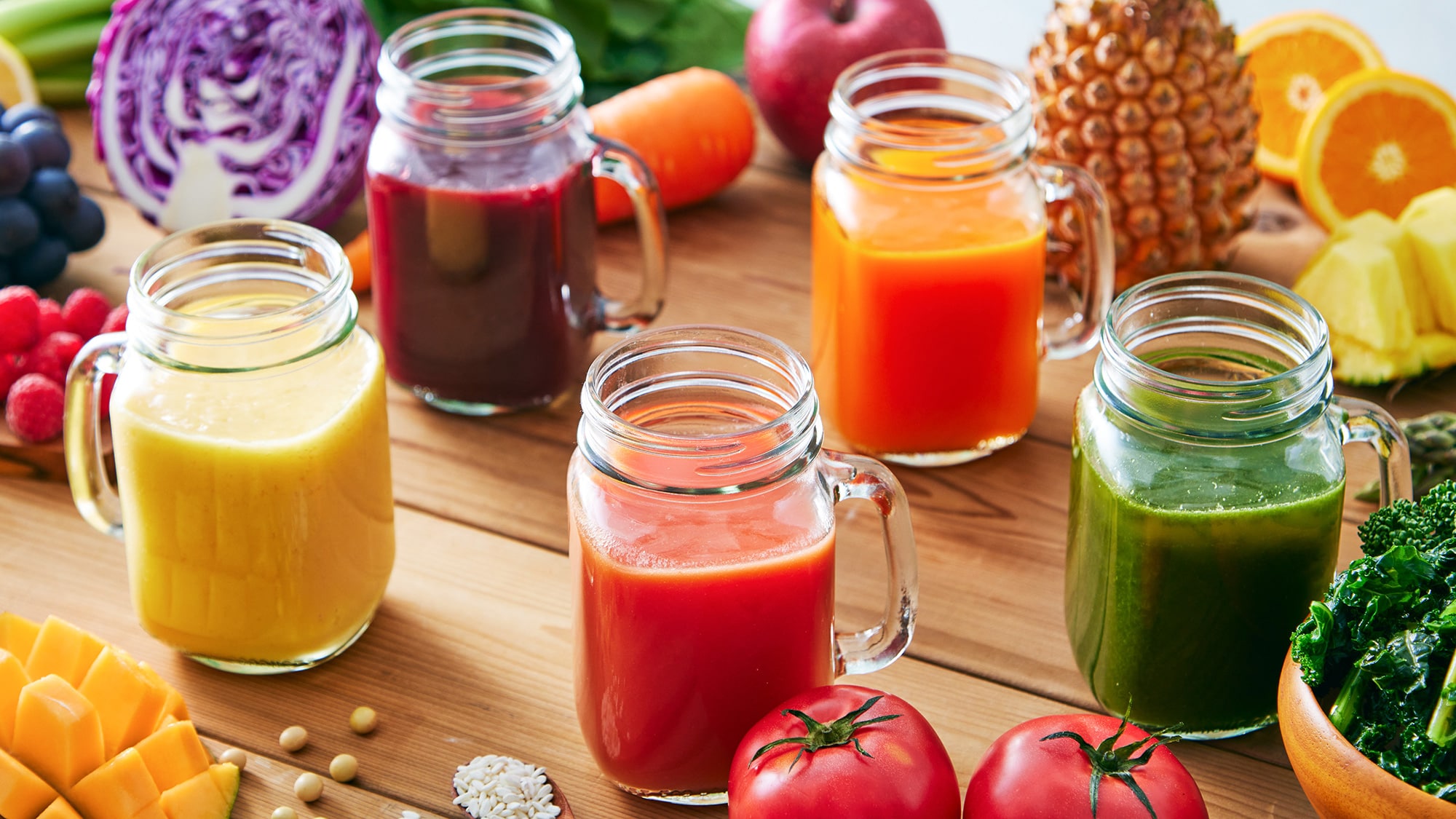 [Smoothie] A colorful smoothie that will energize you throughout the day and help you get your body in shape from the inside out with plenty of vegetables.