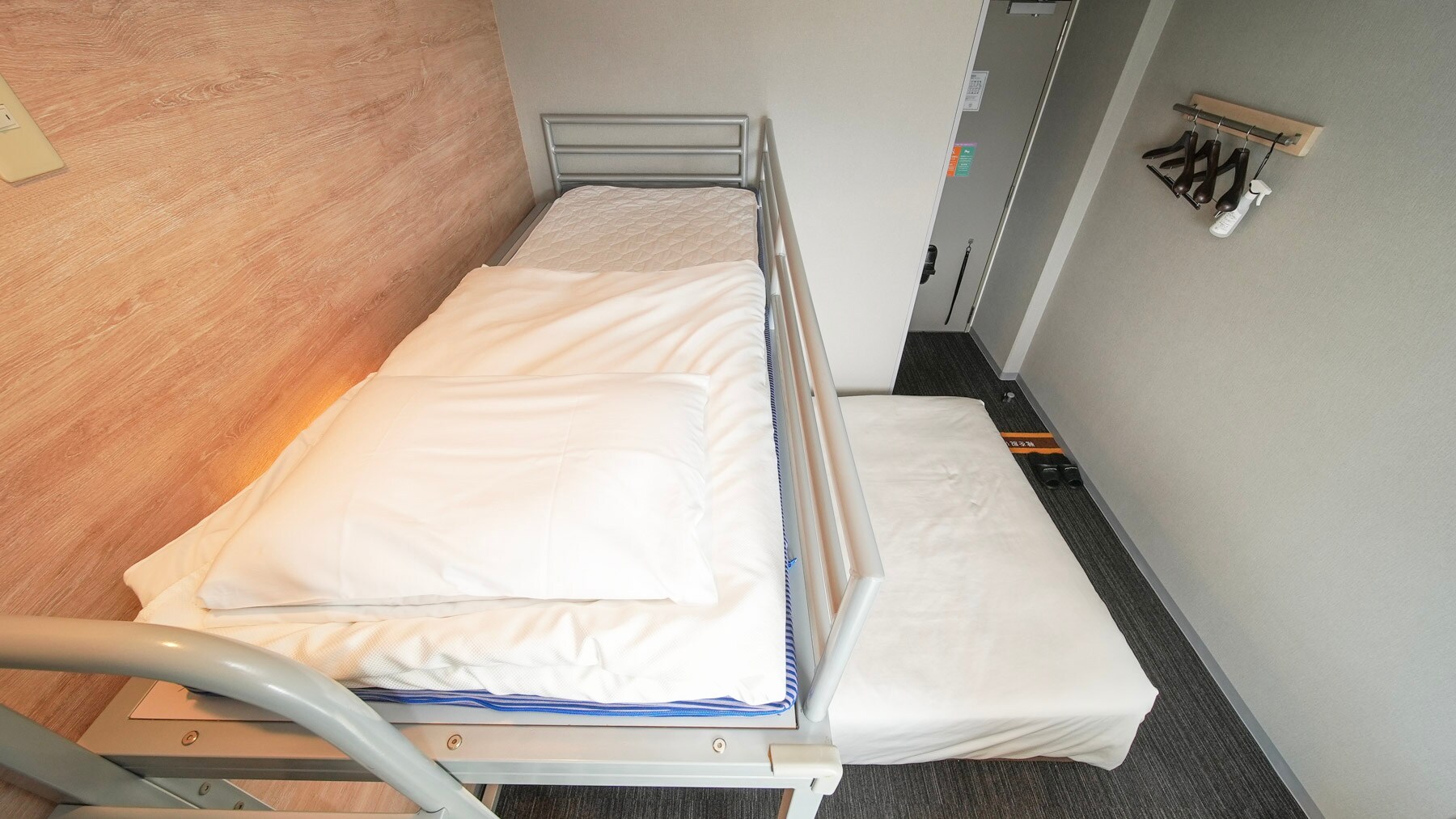 ห้องซุปเปอร์ : กรุณาจัดเตียงในพื้นที่ใต้หลังคาด้วยตนเอง