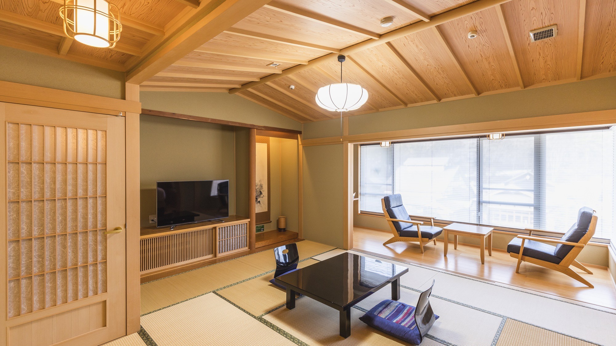 [Special room "Shakunage"] The expansive view and the simple Japanese atmosphere make the surrounding scenery stand out even more.