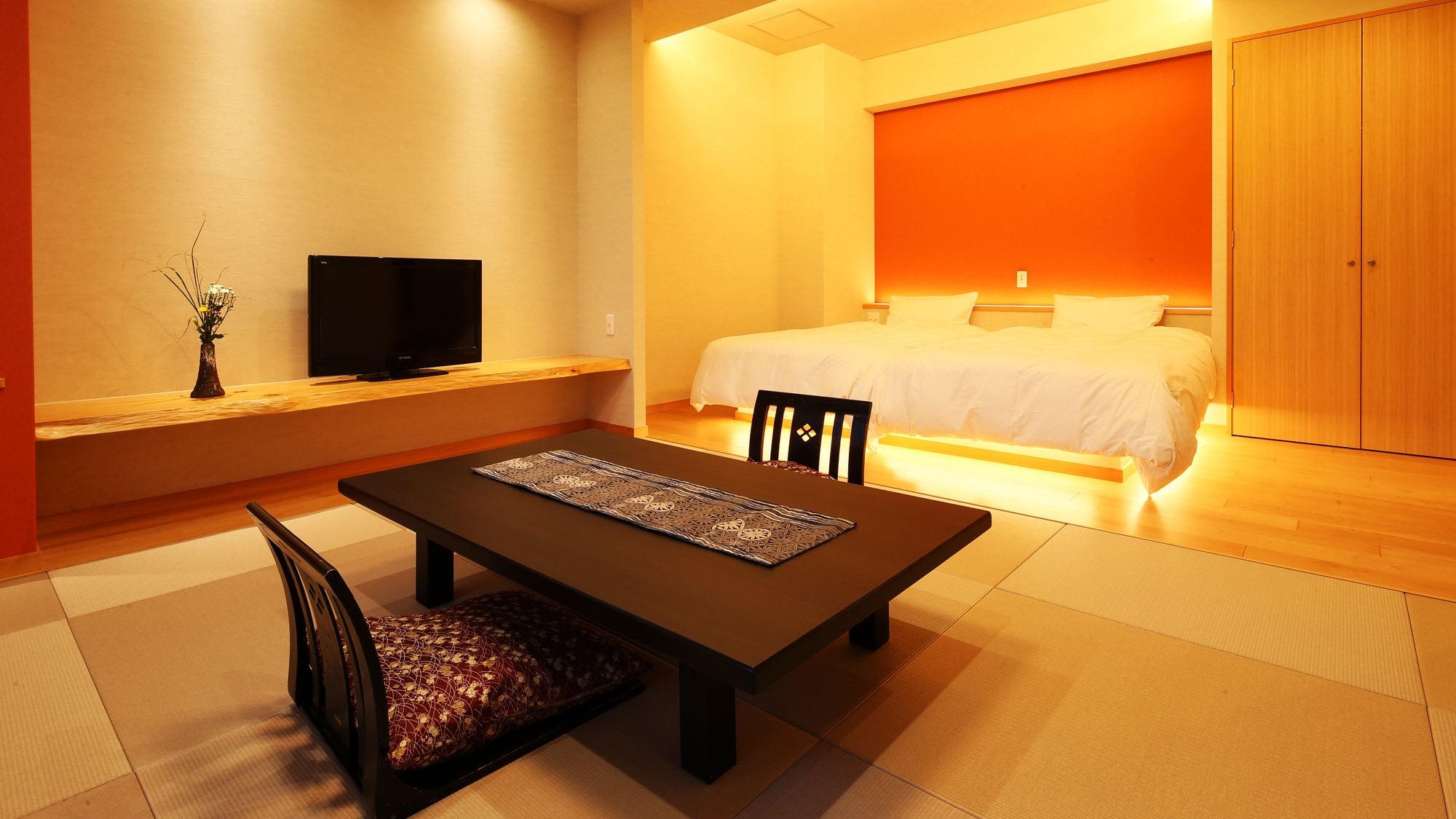 [Japanese-Western style room with shower room] Rindo