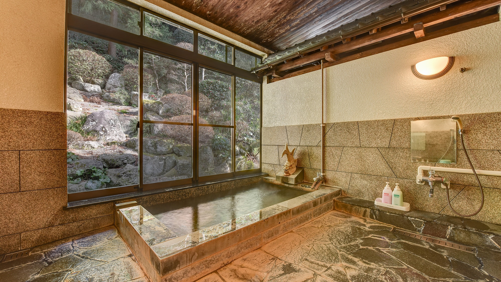 * [Large public bath (women's bath)] 100% natural hot spring water