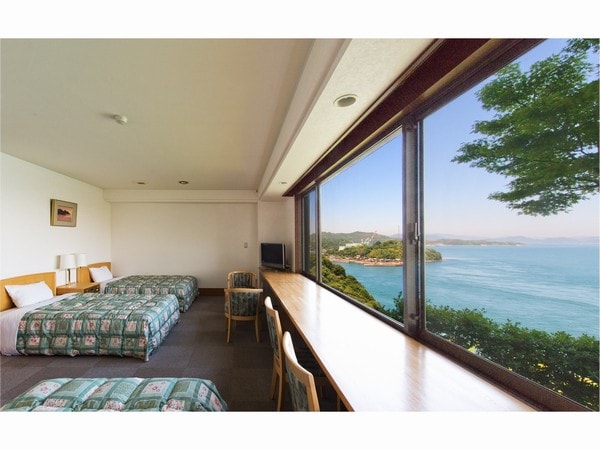 Western-style room for 3-4 people