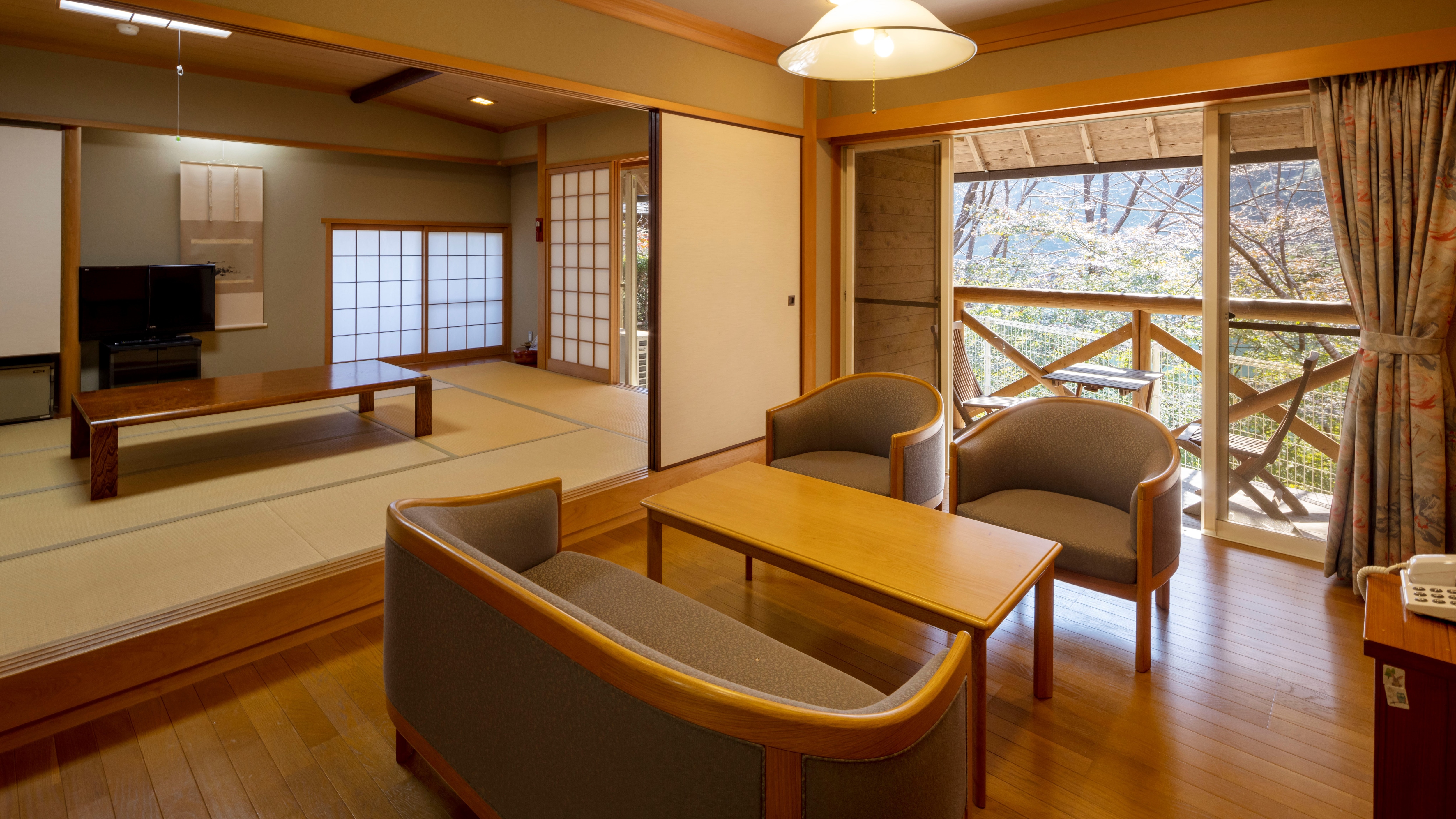 [小屋] 日西式客房（雙床間+10榻榻米日式房間）