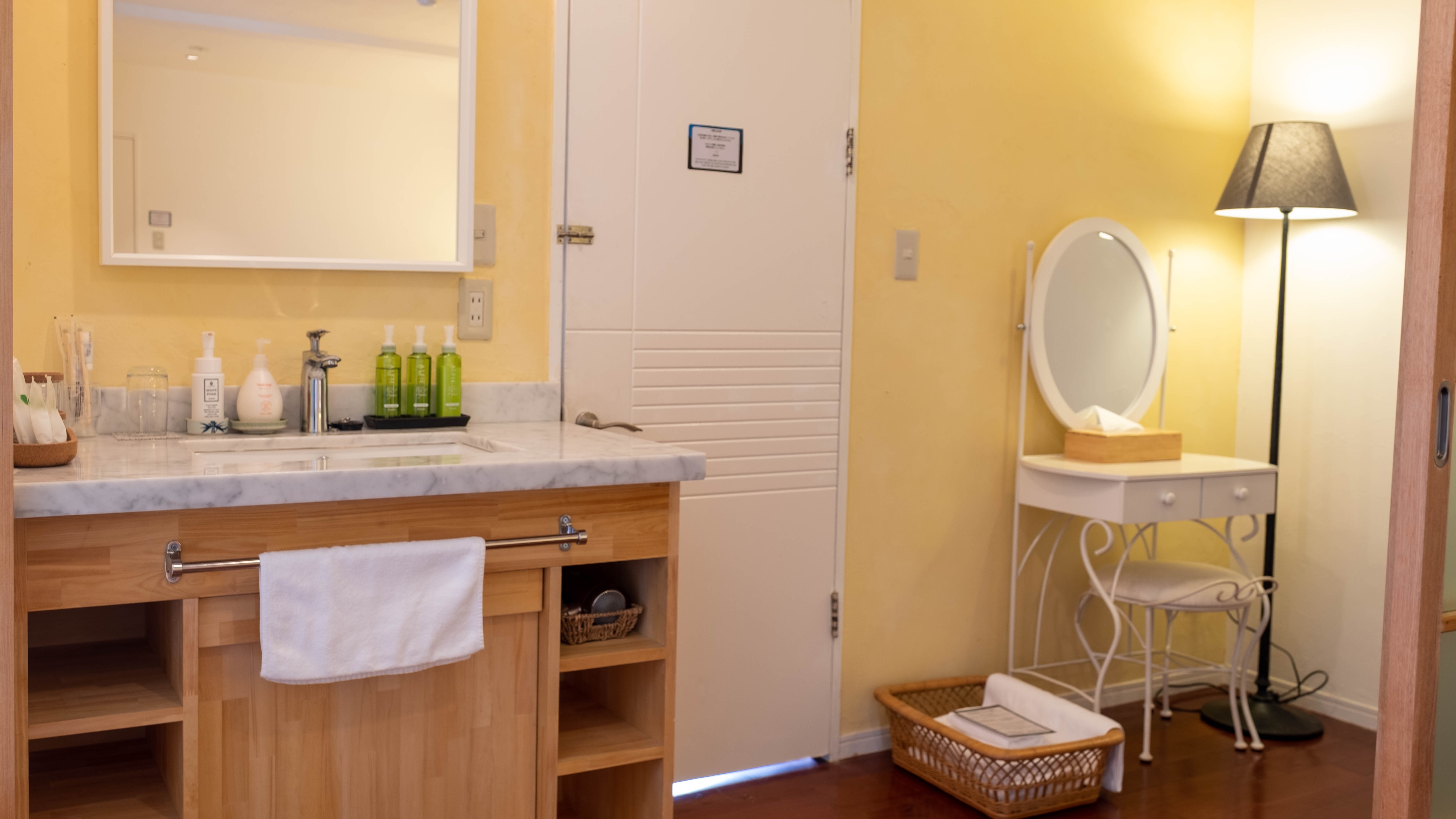 [Modern Japanese-style room] Guest room