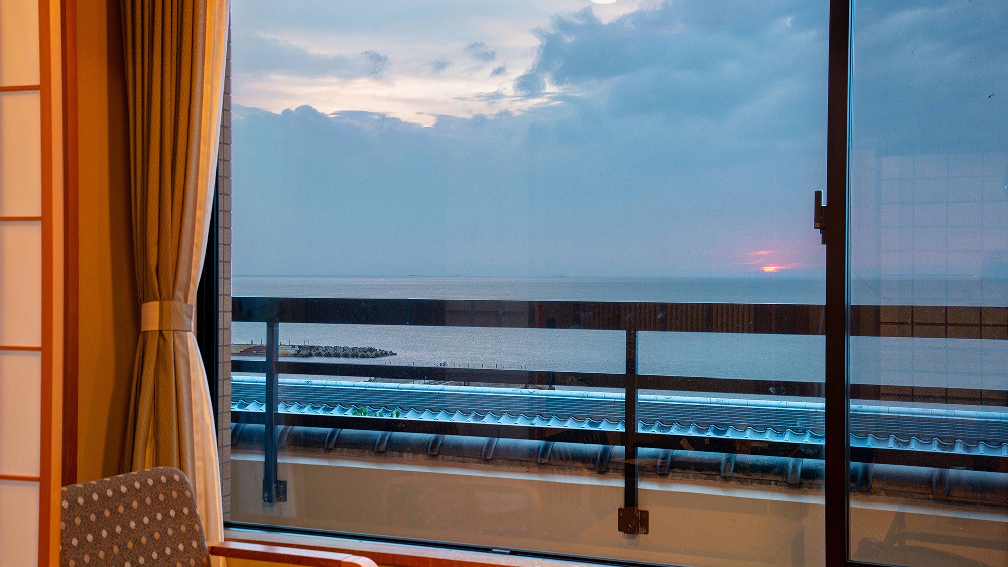 * [Landscape] All rooms have ocean views! The setting sun on the horizon is a masterpiece!