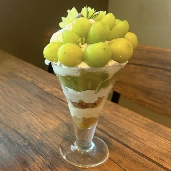 Shine Muscat Parfait（Café HanGing，由附近的農場經營）