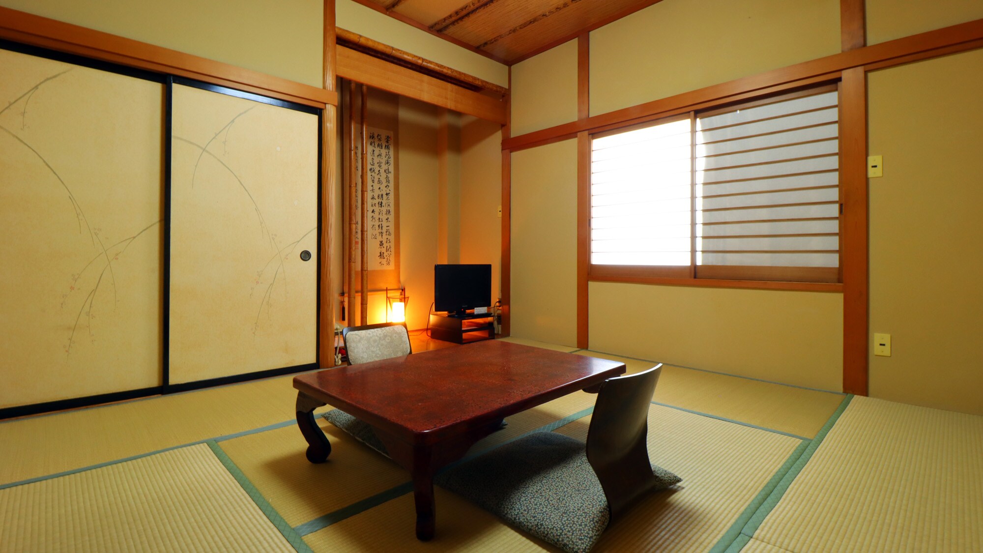 Reasonably priced old building 8 tatami mats