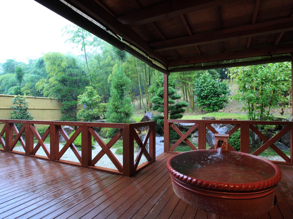 Open-air bath
