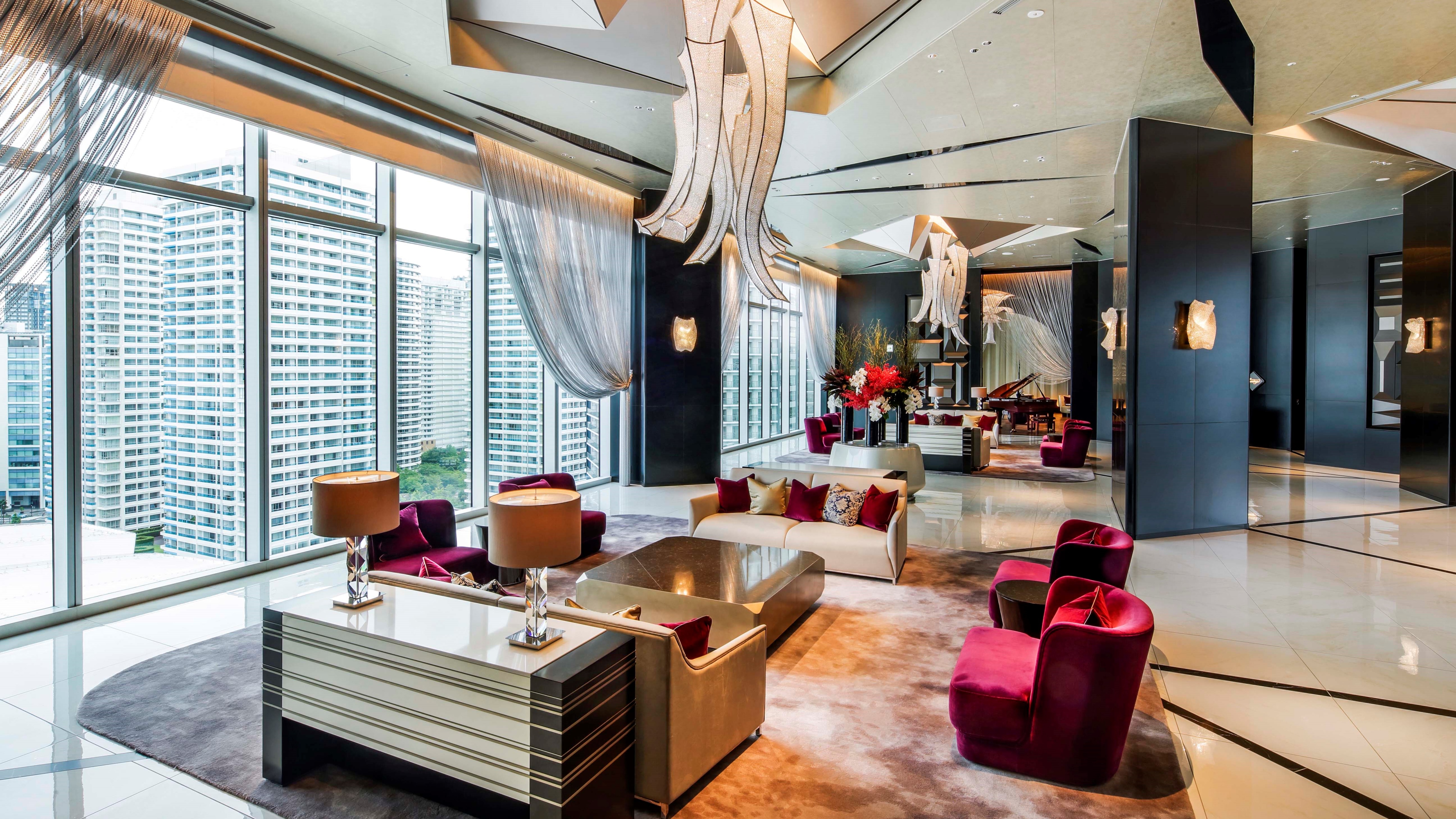 Sky Lobby (daytime)