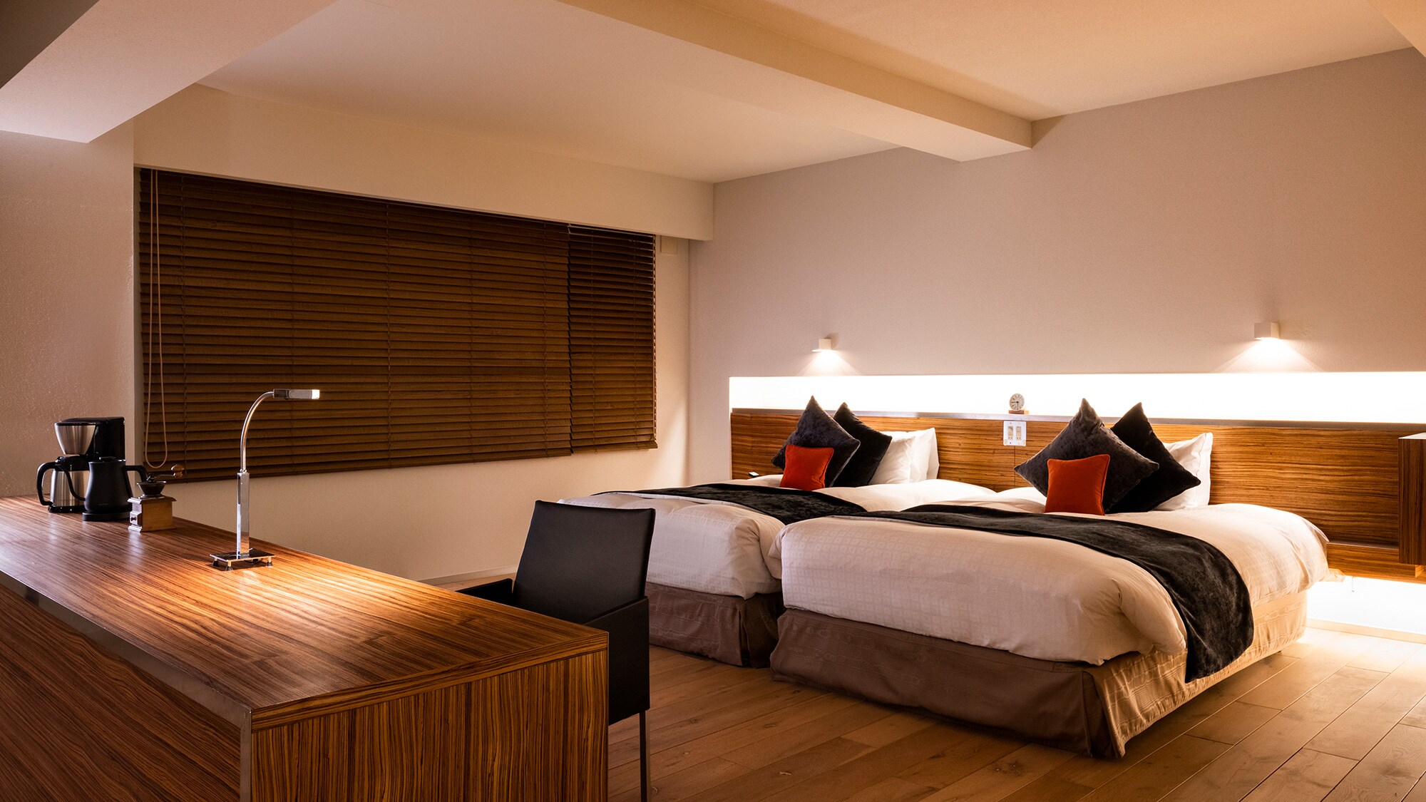[Executive Suite] Equipped with two beds, 120cm wide x 200cm long.