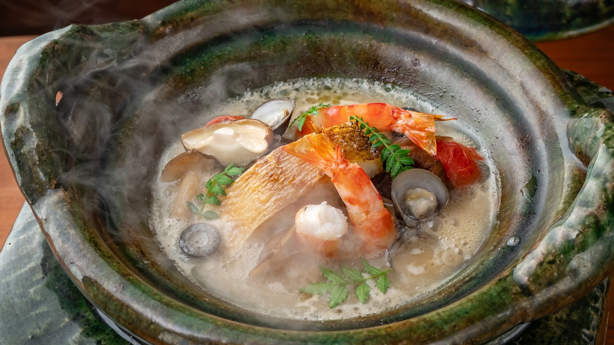 【夕食一例】魚介を存分に使用した逸品を心ゆくまでご満喫ください。