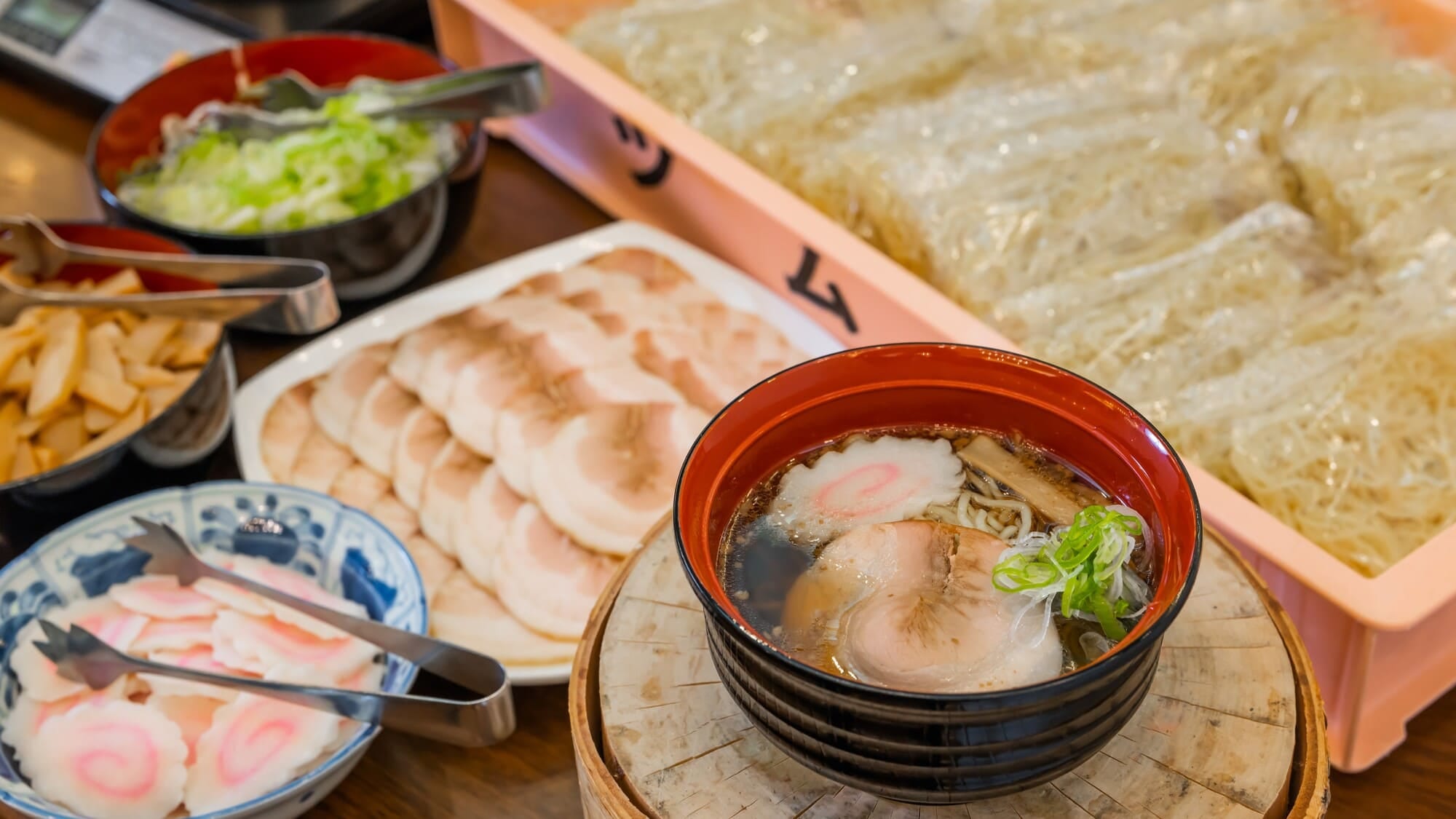 ◆【自助晚餐】您可以选择自己喜欢的配料的拉面也是很受欢迎的菜品。