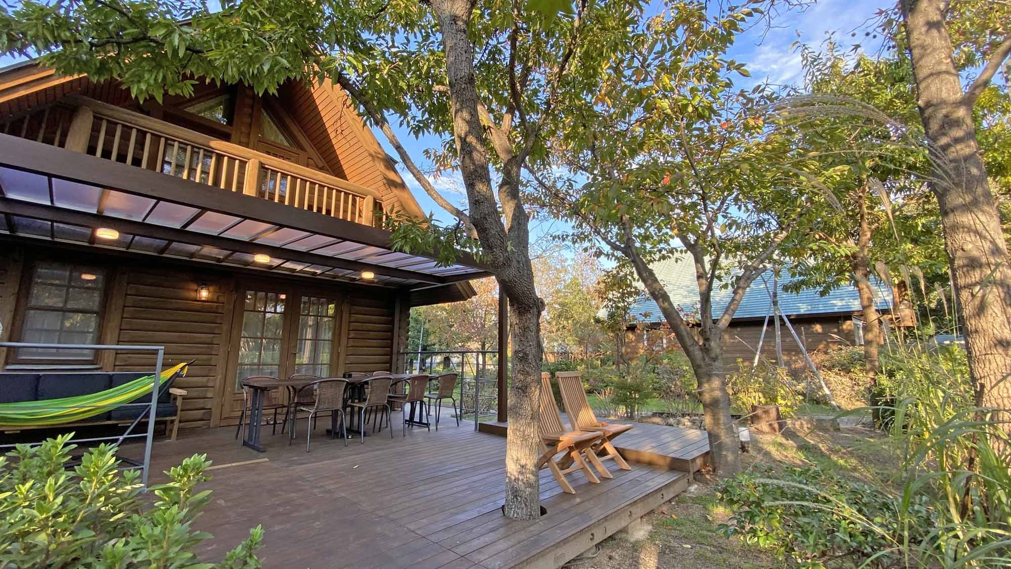 * [Log House Premium Large] Terrace living room where you can spend time while being blown by a comfortable breeze