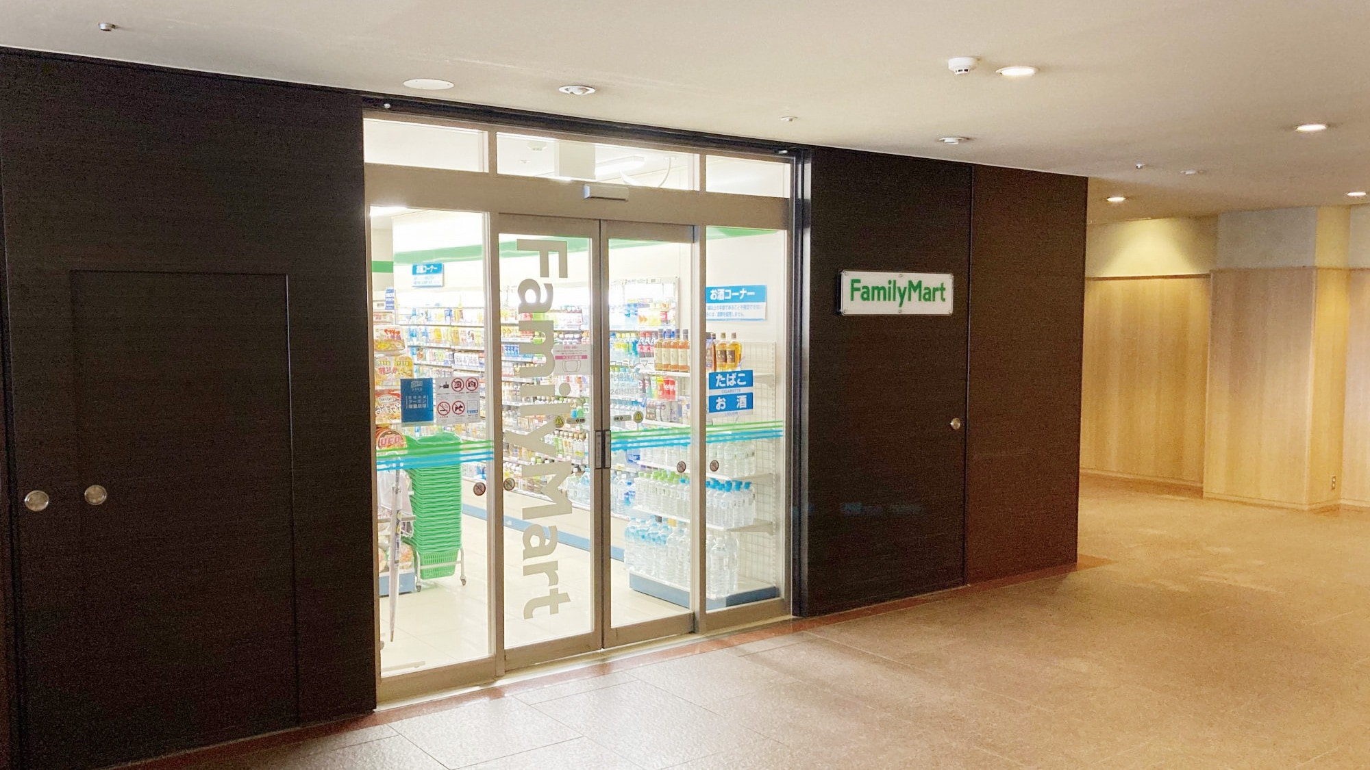 與酒店直接相連的便利店