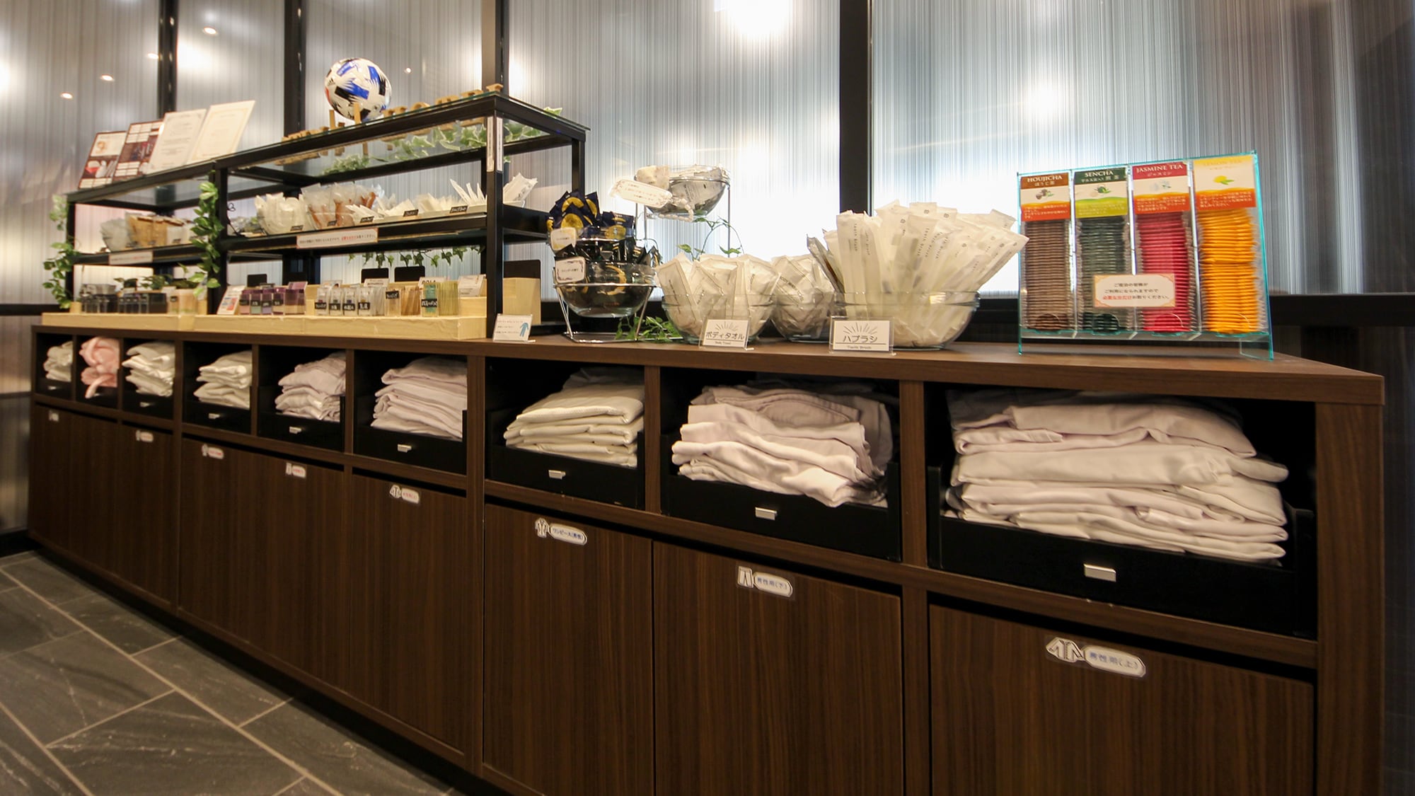 ◆Free amenity bar/several types of room wear available