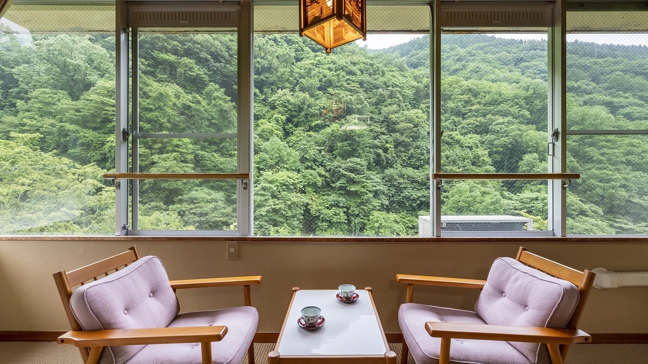■ Asagiri　＜Phòng góc＞Phòng kiểu Nhật có hiên, 10 chiếu tatami, phòng bên cạnh 6 chiếu tatami