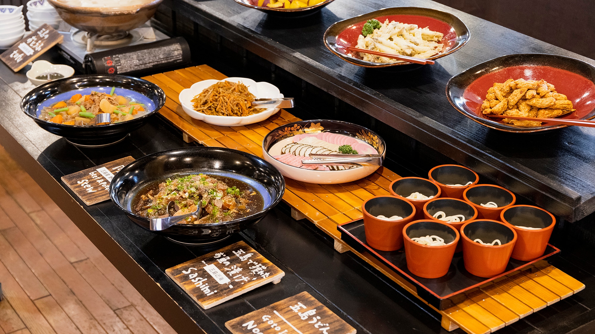 [Sarapan] Sarapan <Buffet style> di mana Anda dapat merasakan nikmatnya makanan seperti makanan khas Goto "Goto Udon" dan "Acar ikan segar"