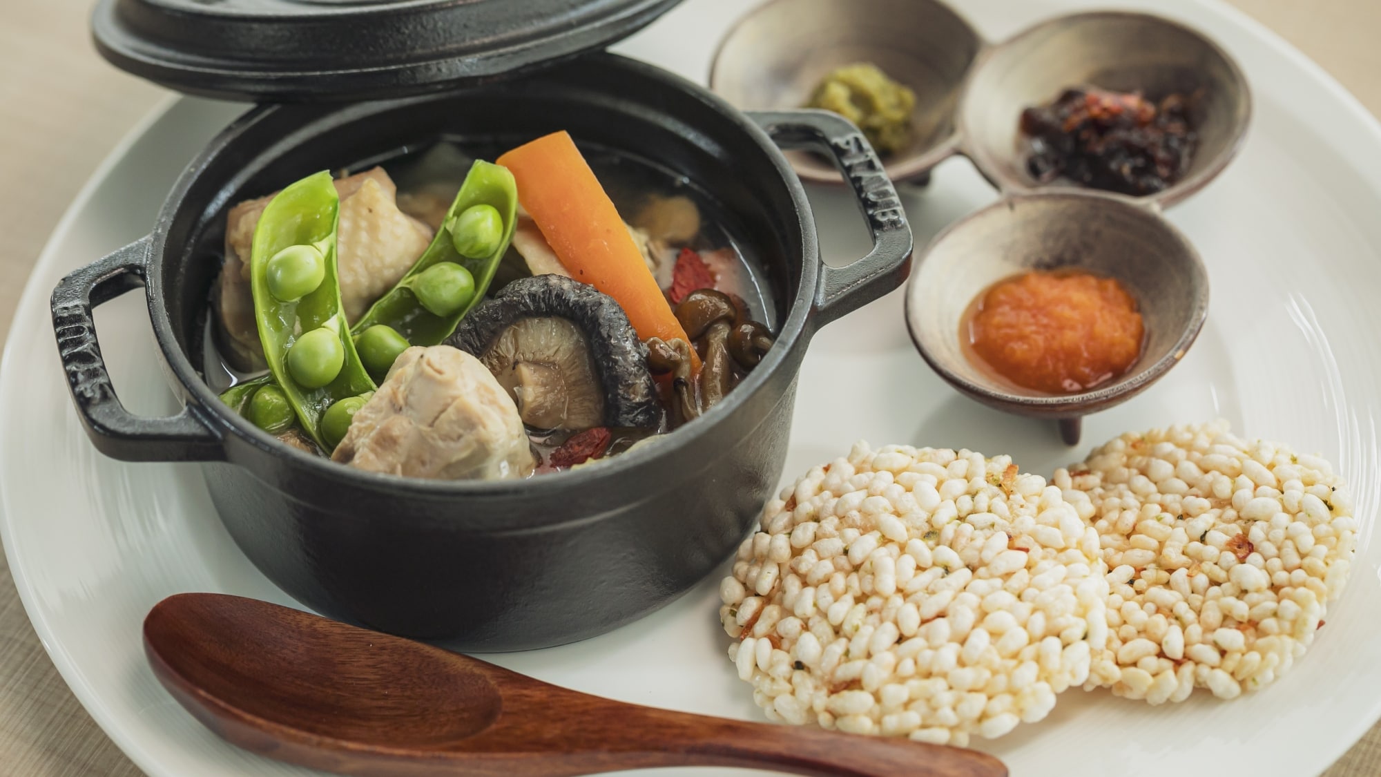 大阪安佳早餐：时令蔬菜药膳汤配关西风味汤底