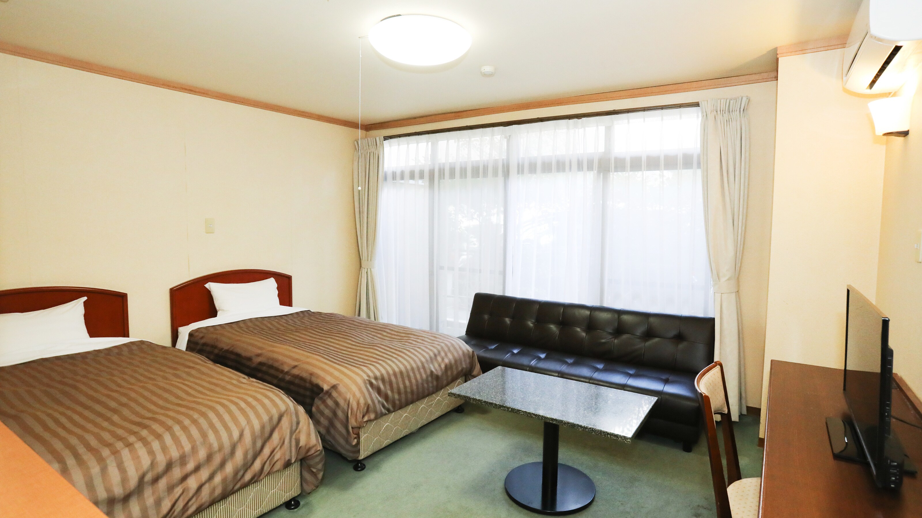 Example of a Western-style twin room