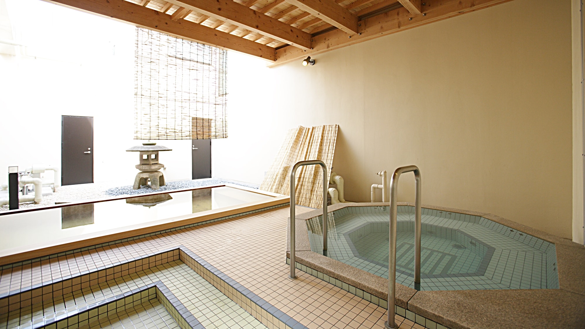 * <Jacuzzi> The massaging effect of the bubbles improves blood circulation and massages your tired body to relieve fatigue.