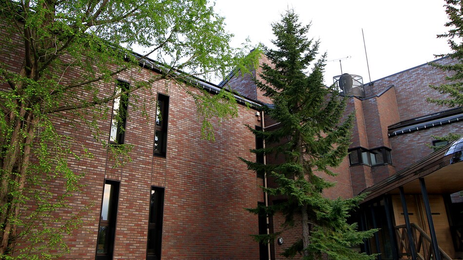 RR [Eksterior] Kehilangan jejak waktu dikelilingi oleh alam Urabandai...