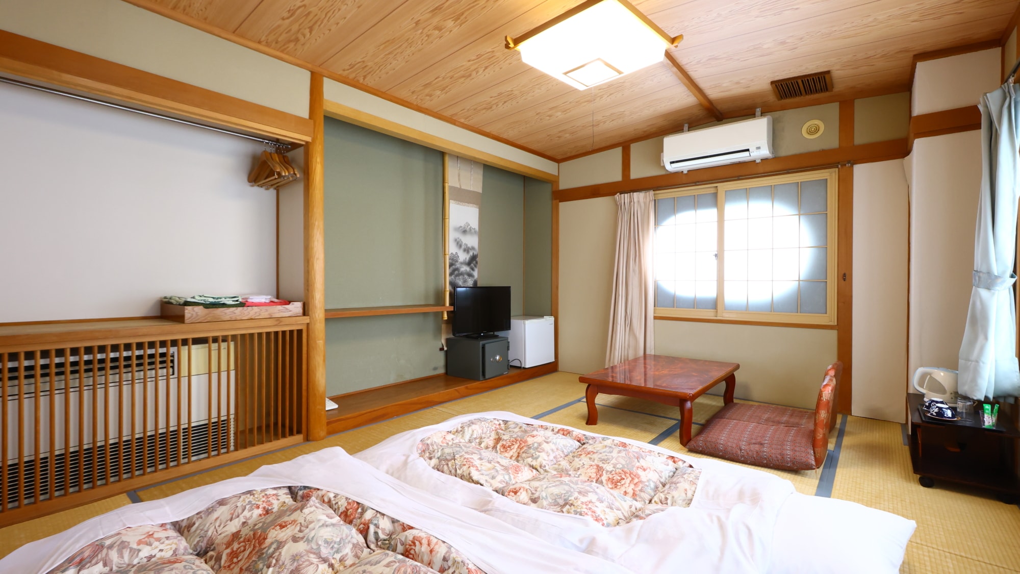 [Non-smoking ◆ Japanese-style room 10 tatami mats without bath] Enjoy plenty of hot springs in the building