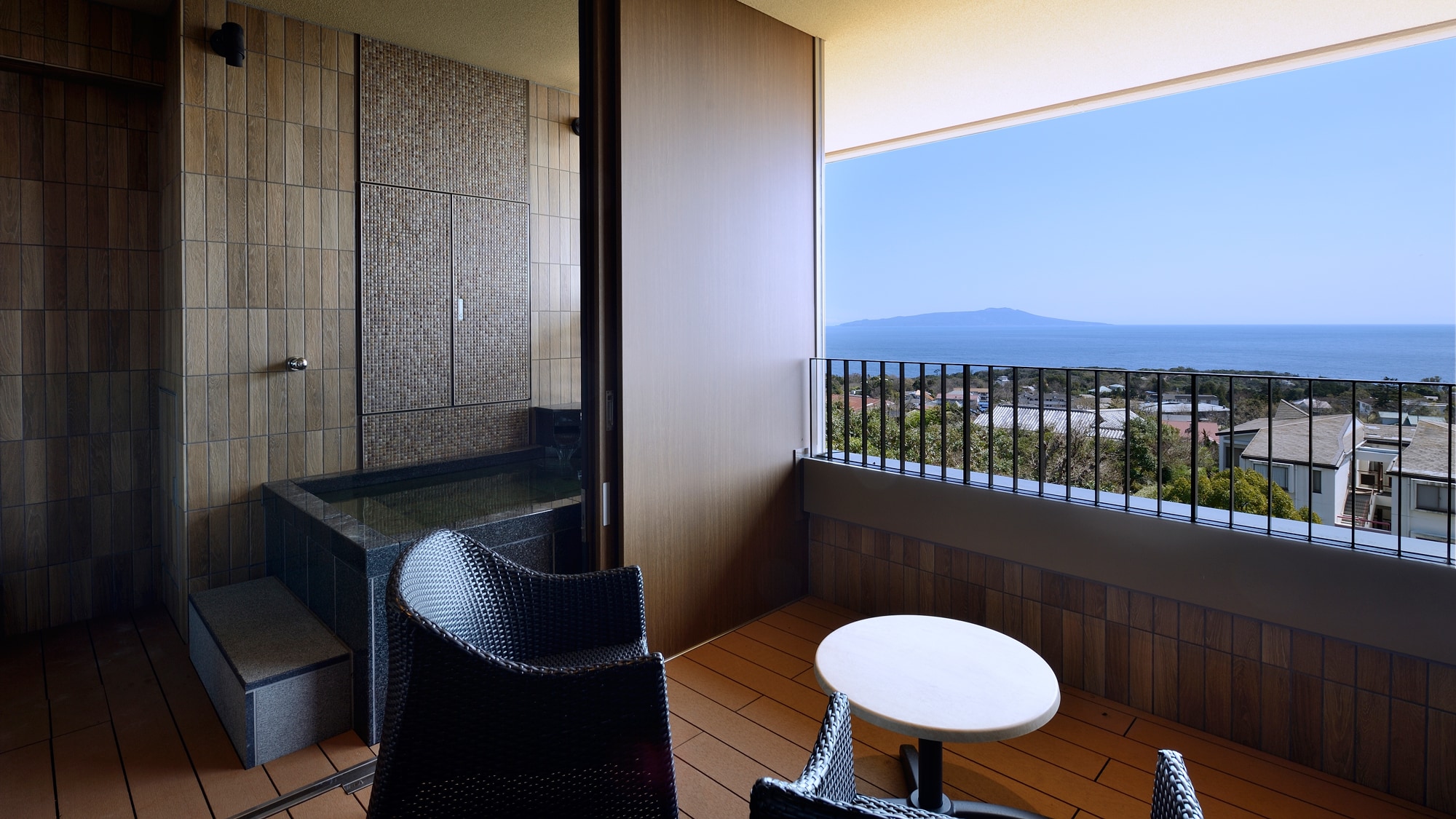 Premium deluxe suite / with hot spring open-air bath (116 square meters)