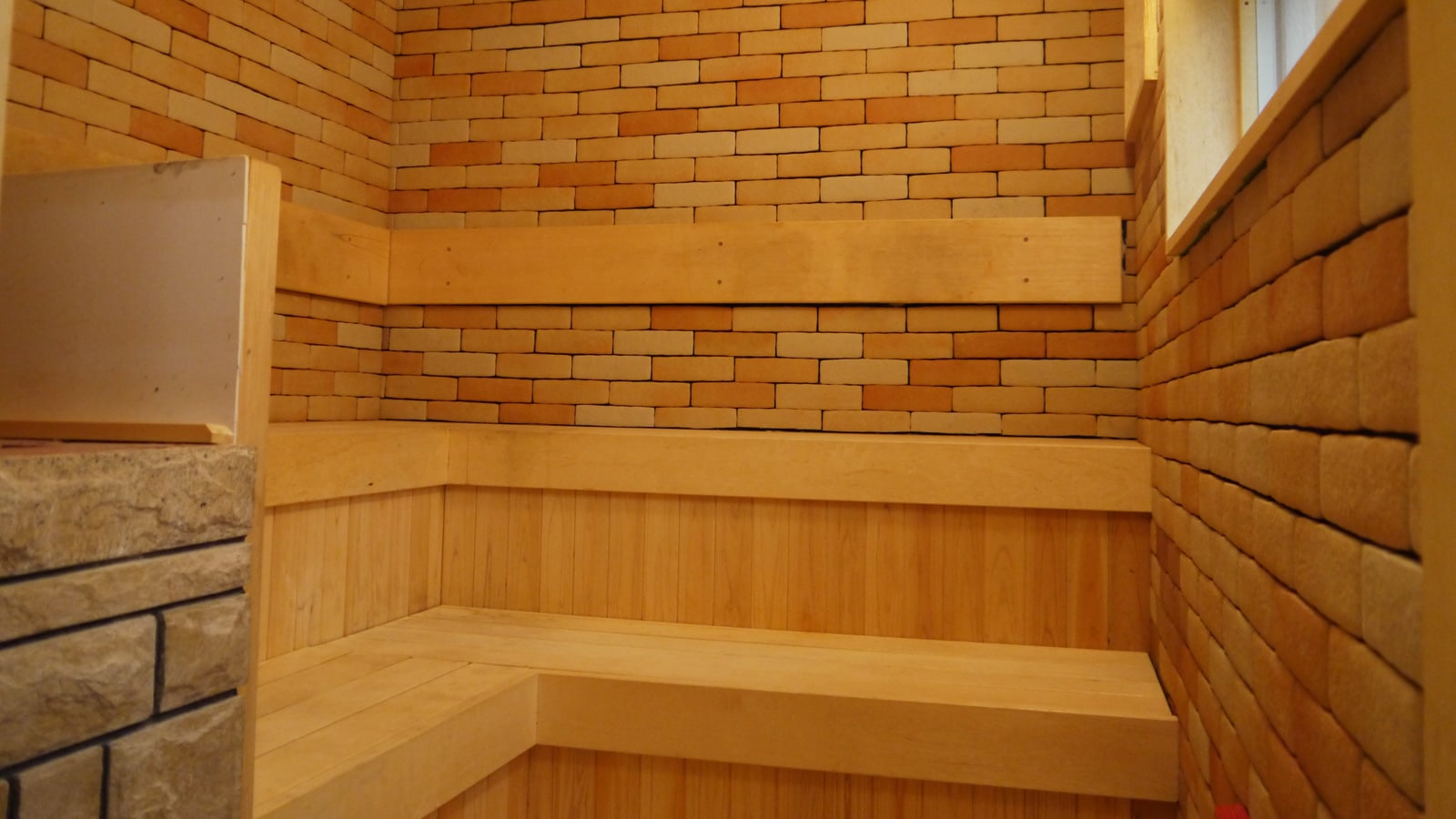 [Large public bath] Guests can also use the sauna for free.