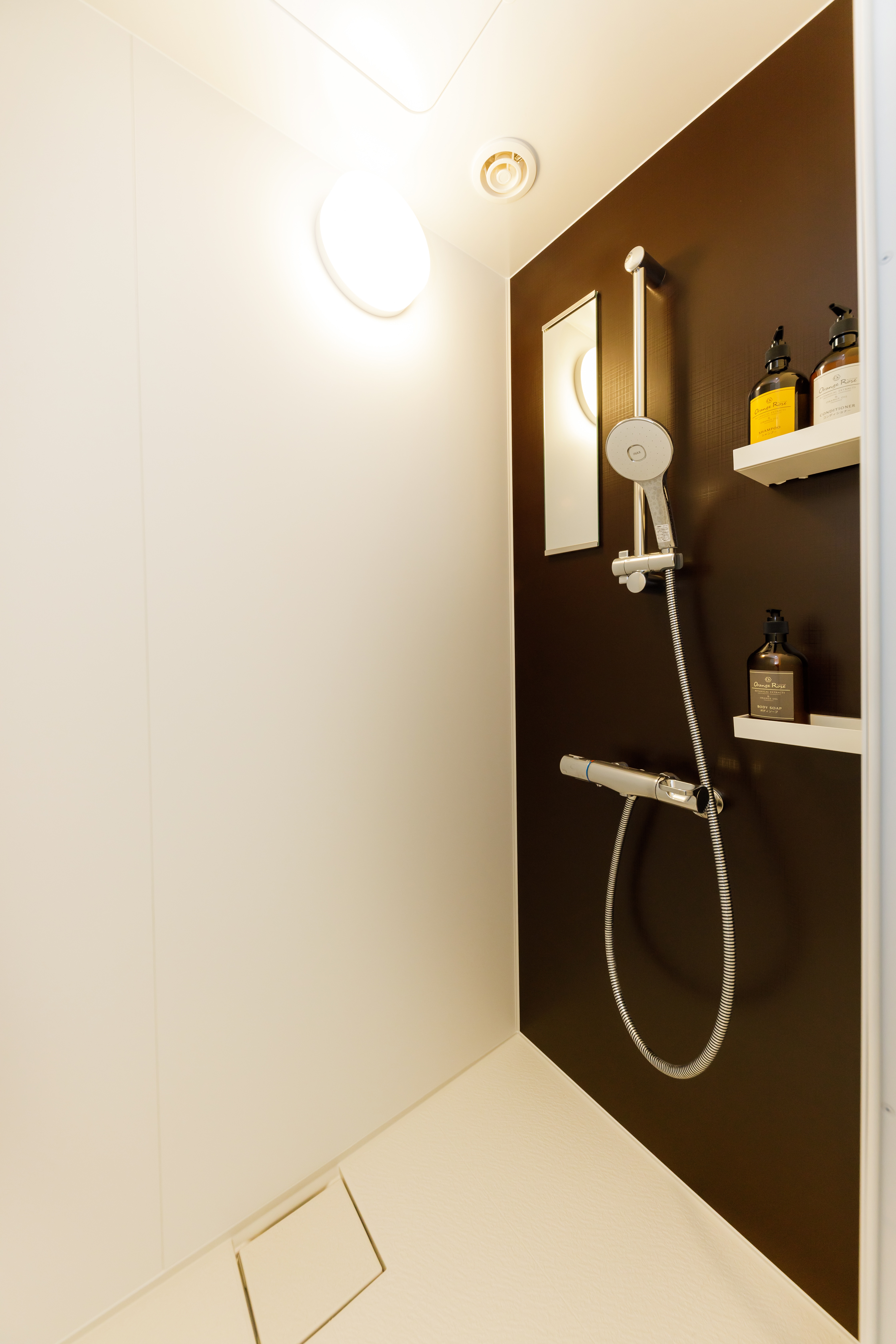 Single (semi-double) room: Bathroom