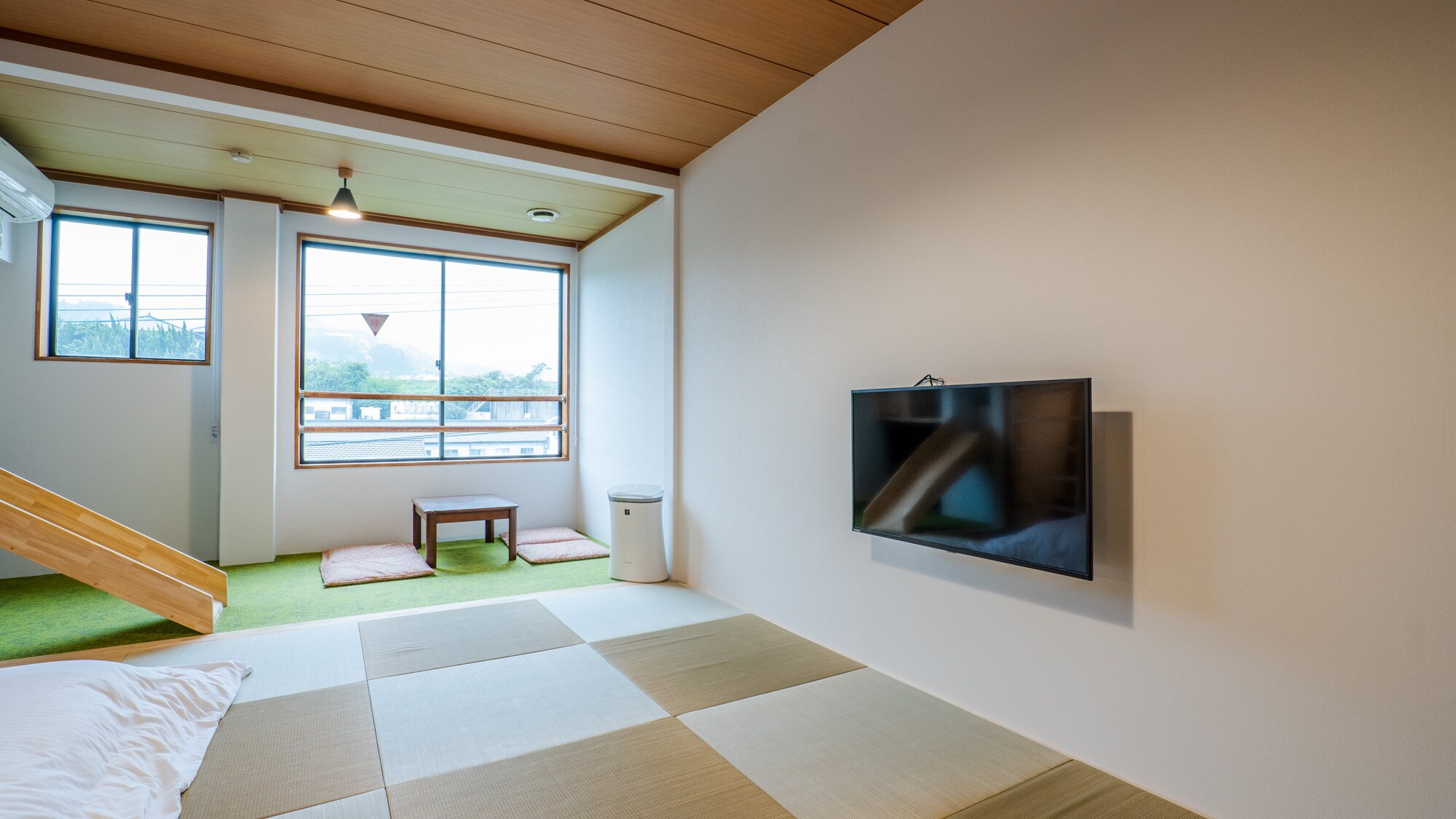 Attraction Family Room