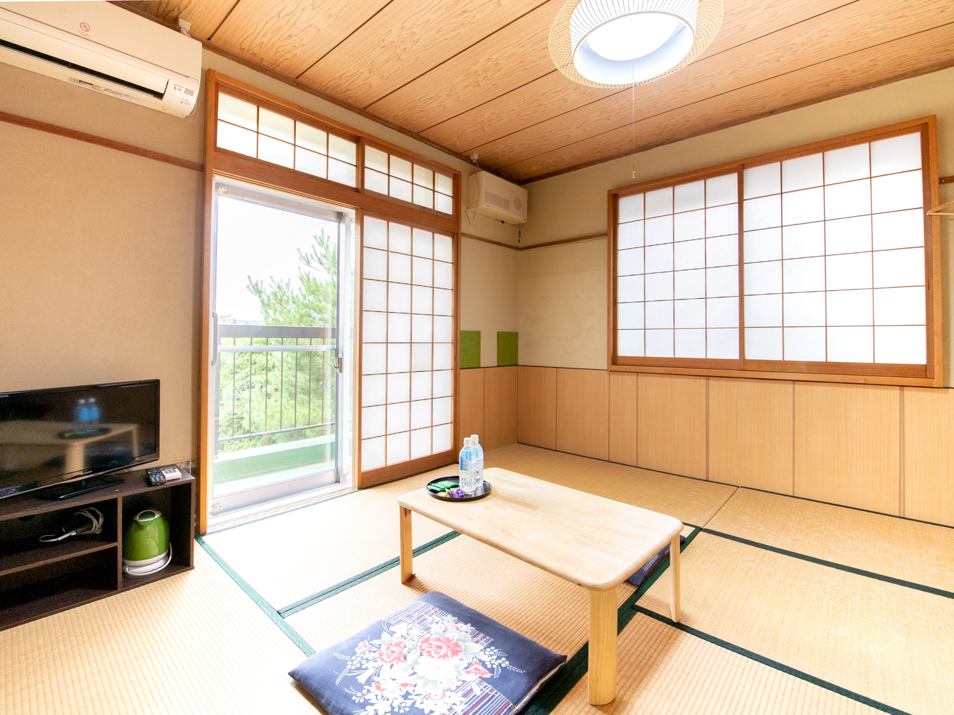 Japanese-style room 1 & minus; 3 people (Mt. Fuji view)