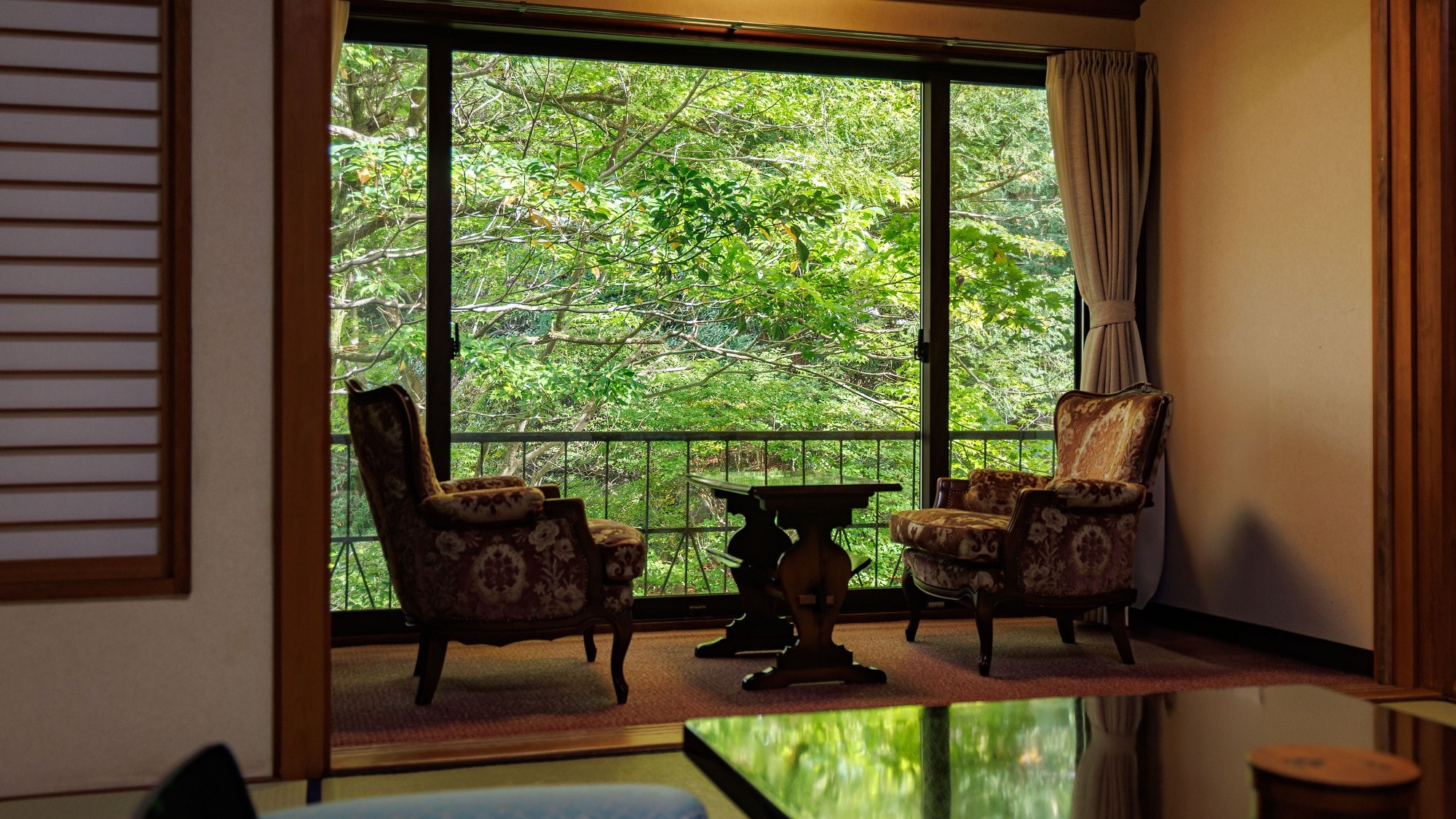 ■ [Suigetsu] Main building Japanese-style room 10 tatami mats + wide veranda / View of the Japanese garden reflecting the four seasons