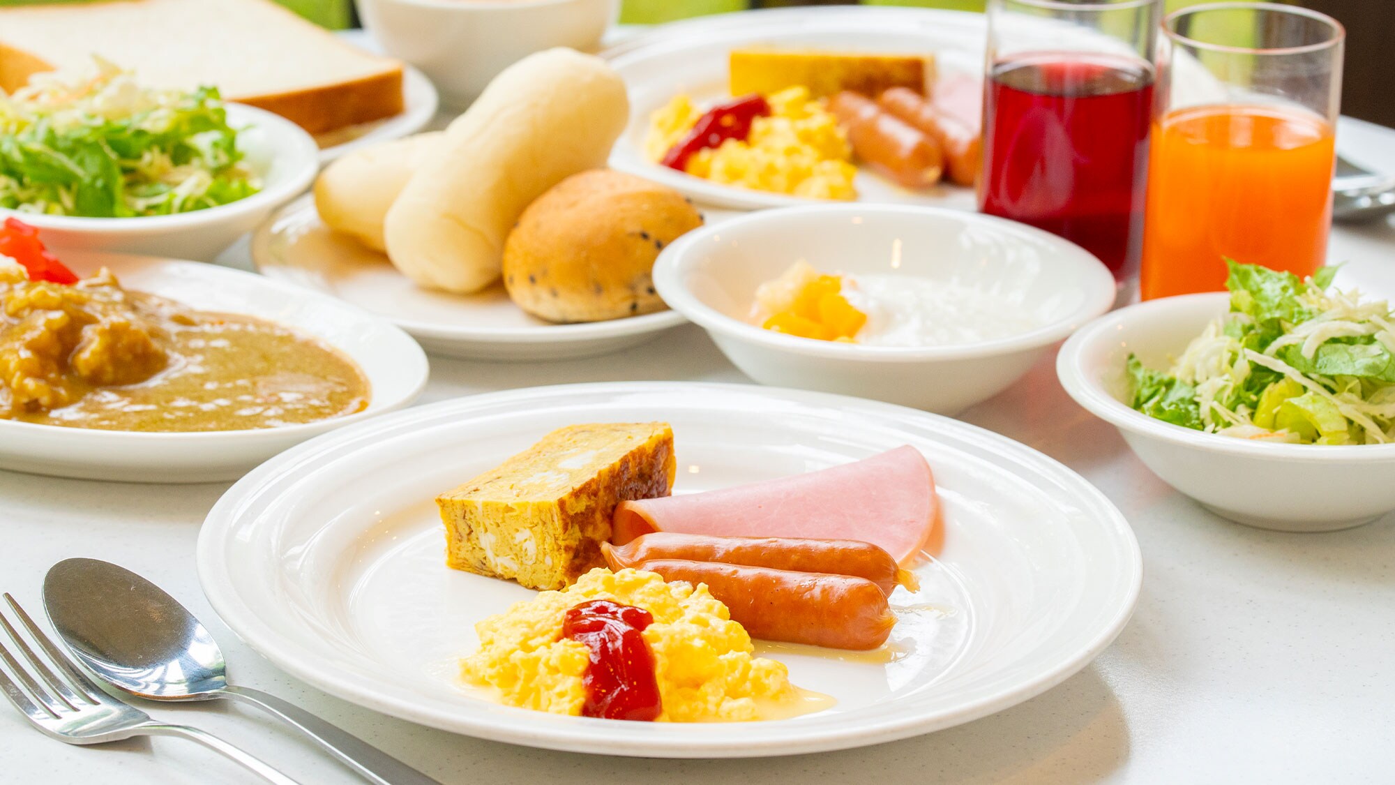 [อาหารเช้า] เลือกได้ตามใจชอบจากรายการอาหารกว่า 20 รายการ พร้อมเครื่องดื่ม!