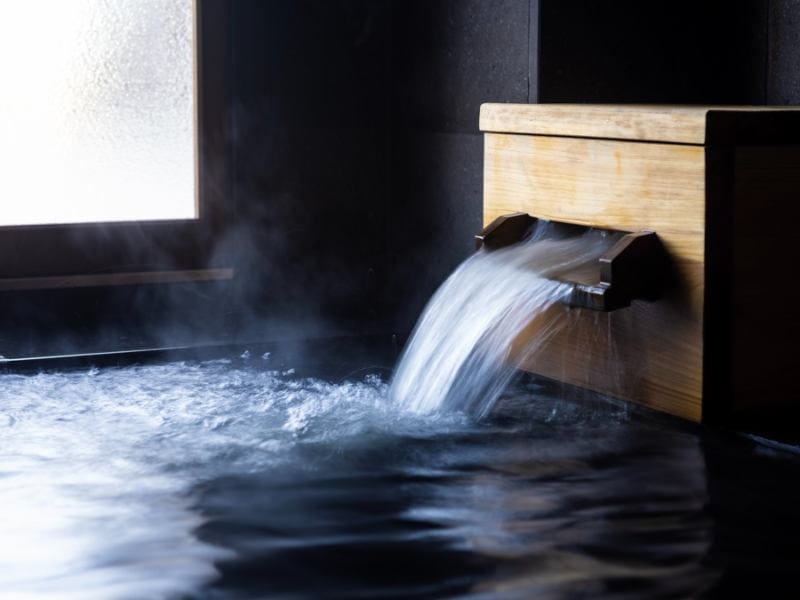 We re-excavated the spring source and succeeded in securing an abundant amount and temperature of hot water. Enjoy the mellow 100% natural hot spring water without heating or adding water.