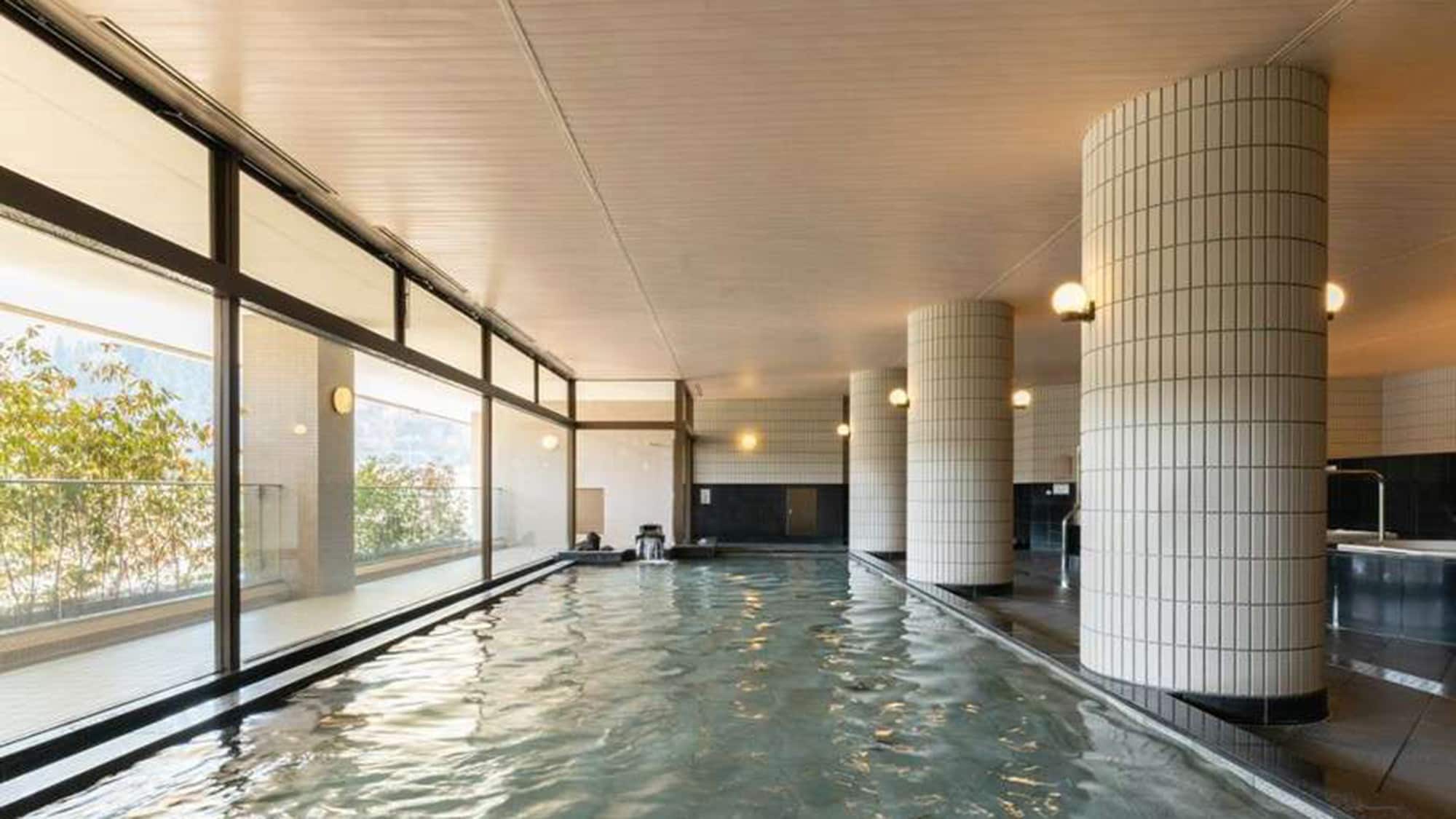 [Large bath] Large hot spring bath of 800m2 each for men and women