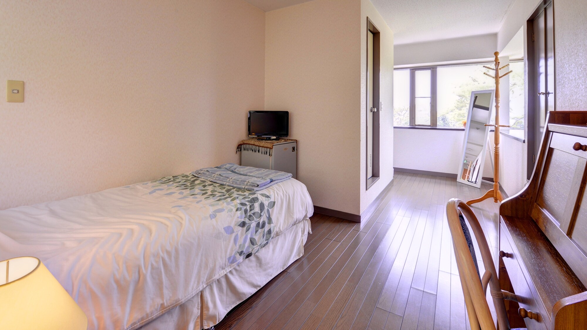 * [Kamar sudut single] Direkomendasikan untuk pelancong solo dan perjalanan bisnis. Kamar ini memiliki kamar mandi, sehingga Anda dapat mandi tanpa khawatir dengan waktu.
