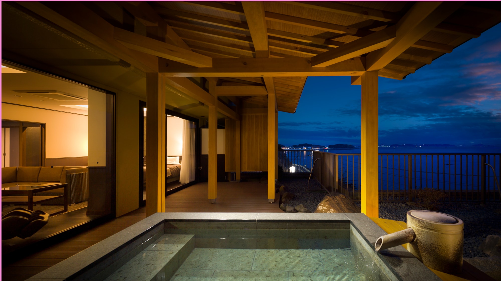 [Furari] Japanese-Western style room with open-air bath, an example of a guest room open-air bath