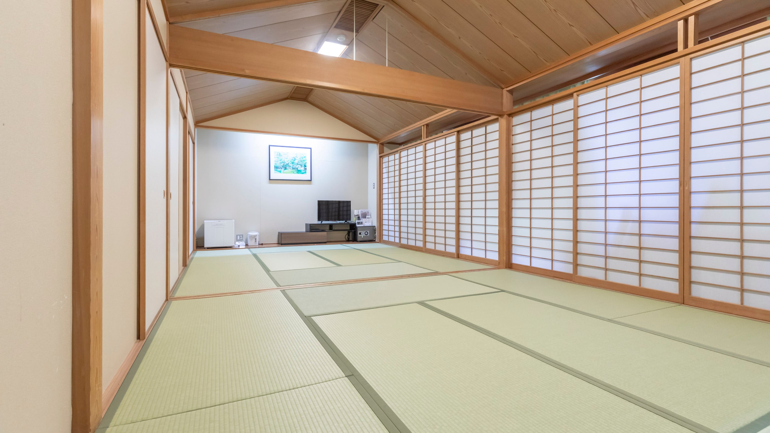 Japanese-style room 16 tatami mats 1-12 people