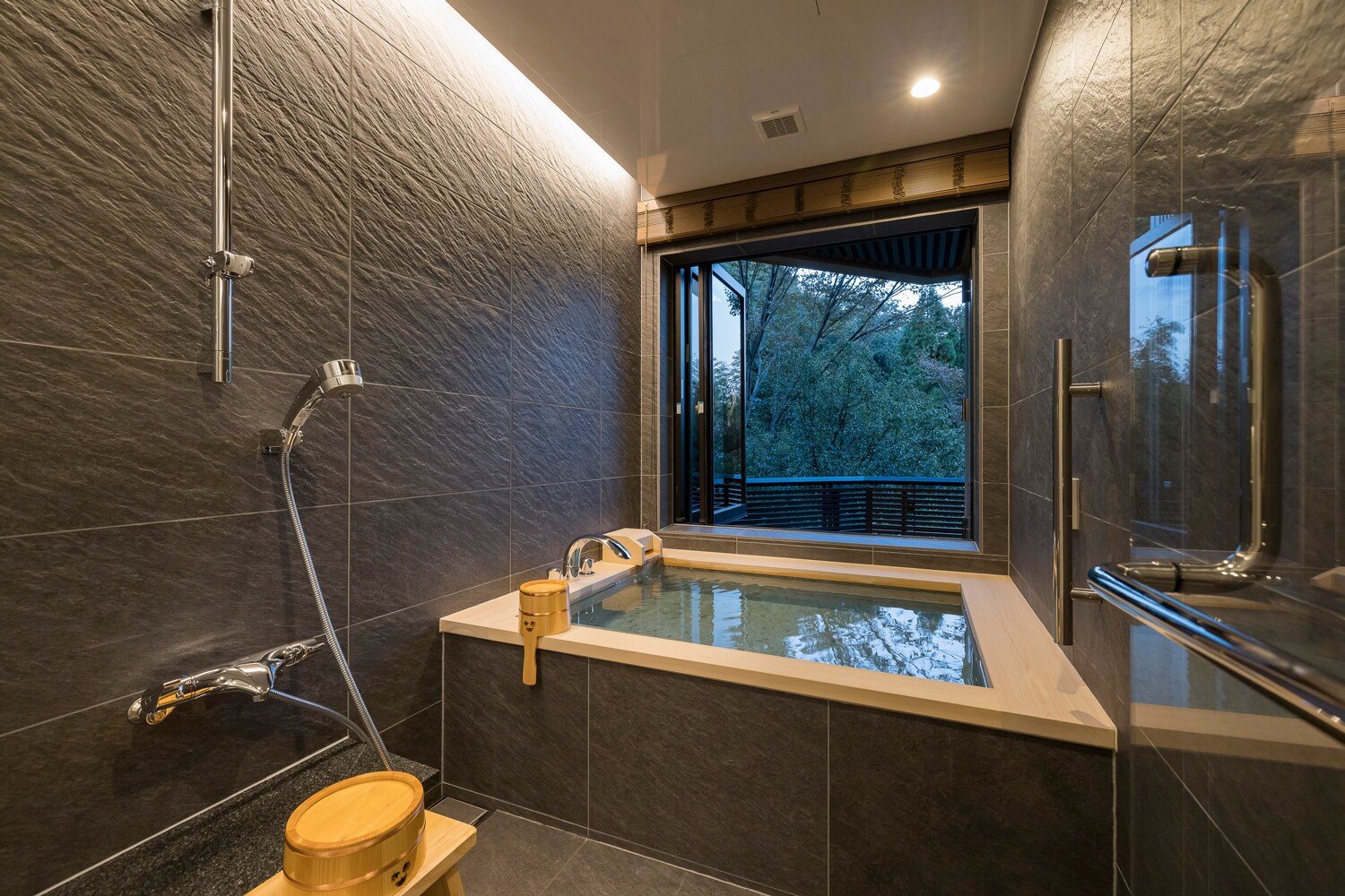 East Wing 85㎡ bathroom