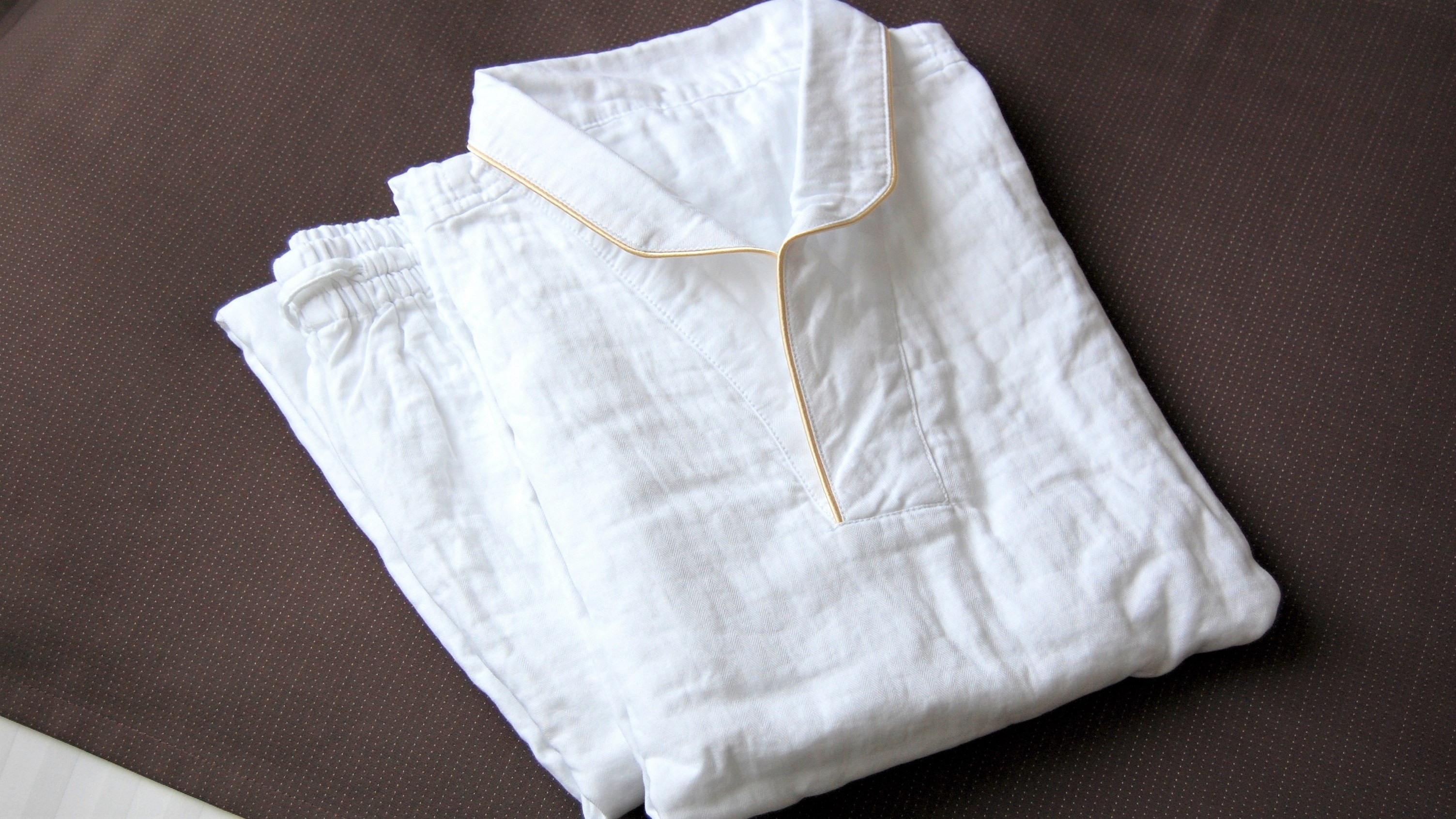 This is a 100% cotton double gauze nightwear set that is designed for comfort!