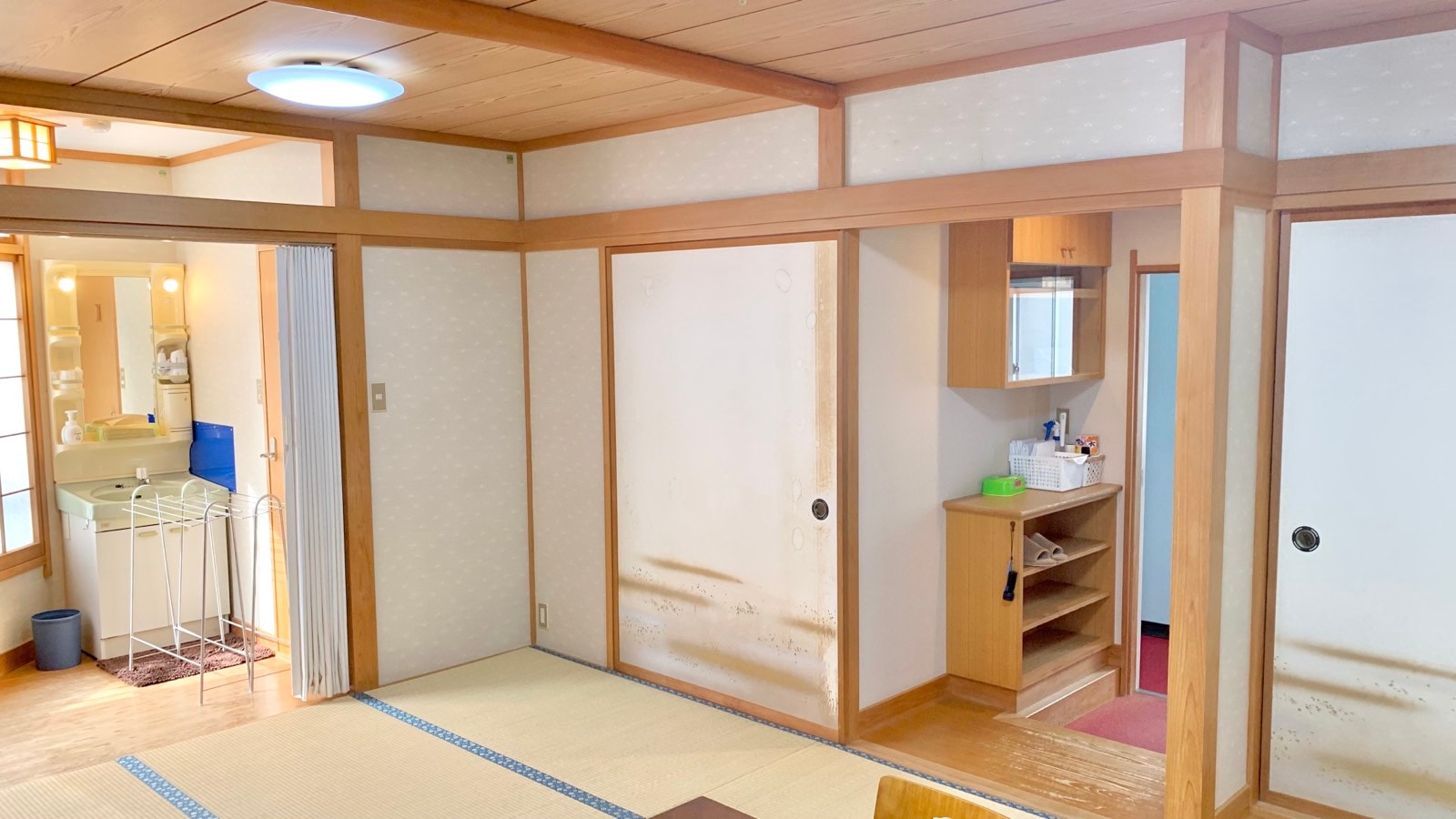 Japanese-style room (12 tatami mats)